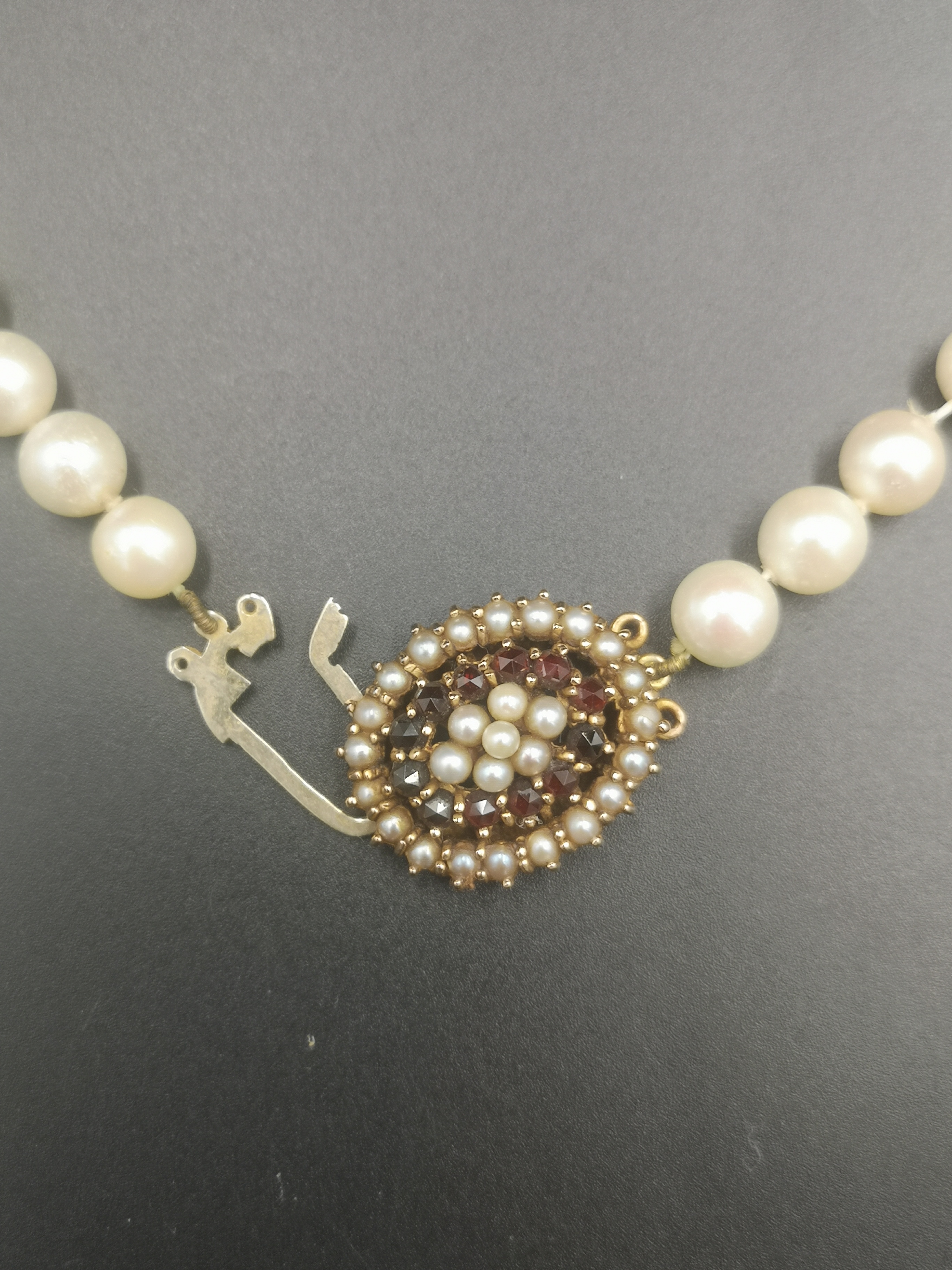 Cameo brooch together with a pearl necklace - Image 3 of 5