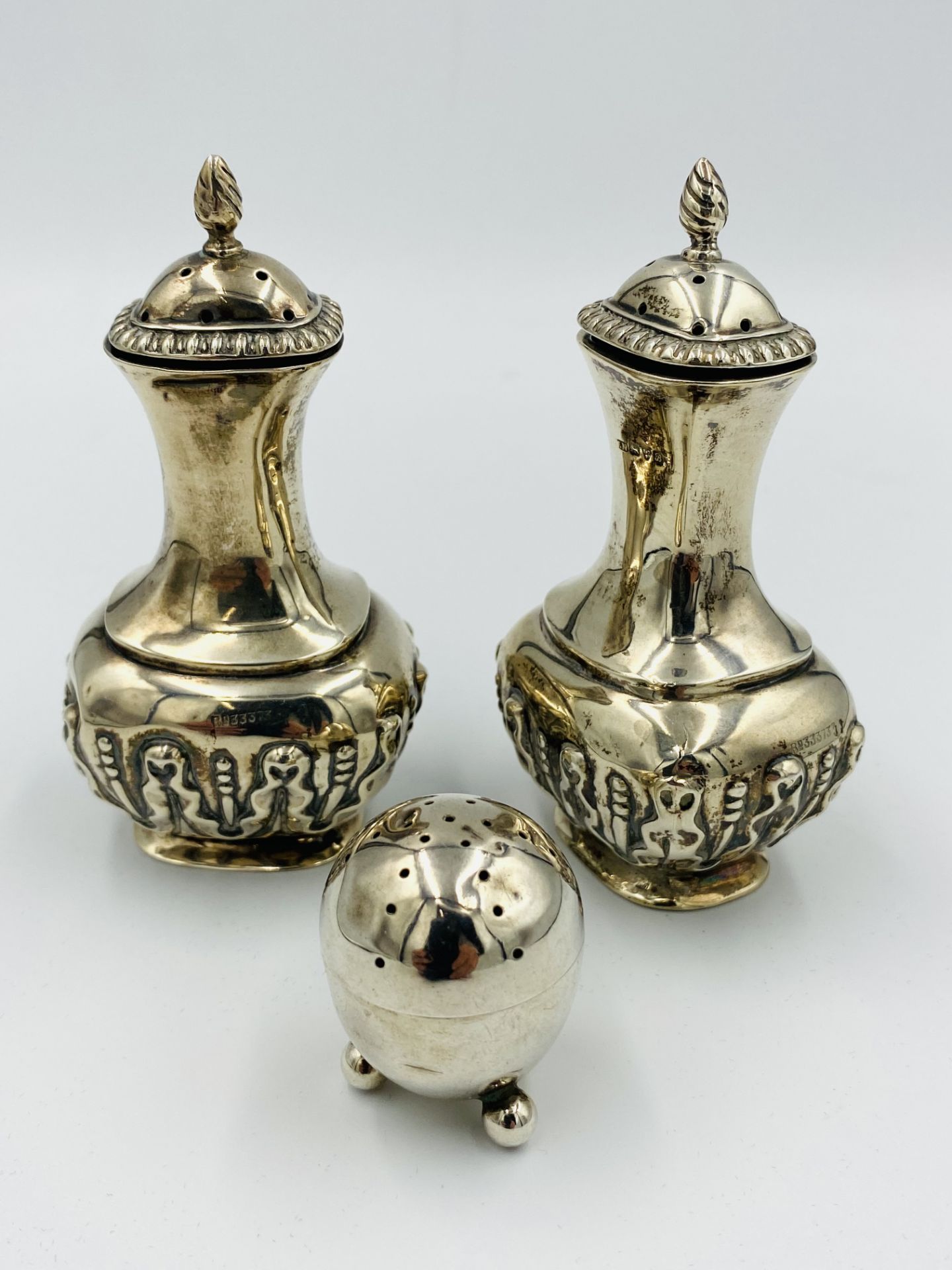 Pair of silver pepper pots together with a silver pepper pot - Image 2 of 3
