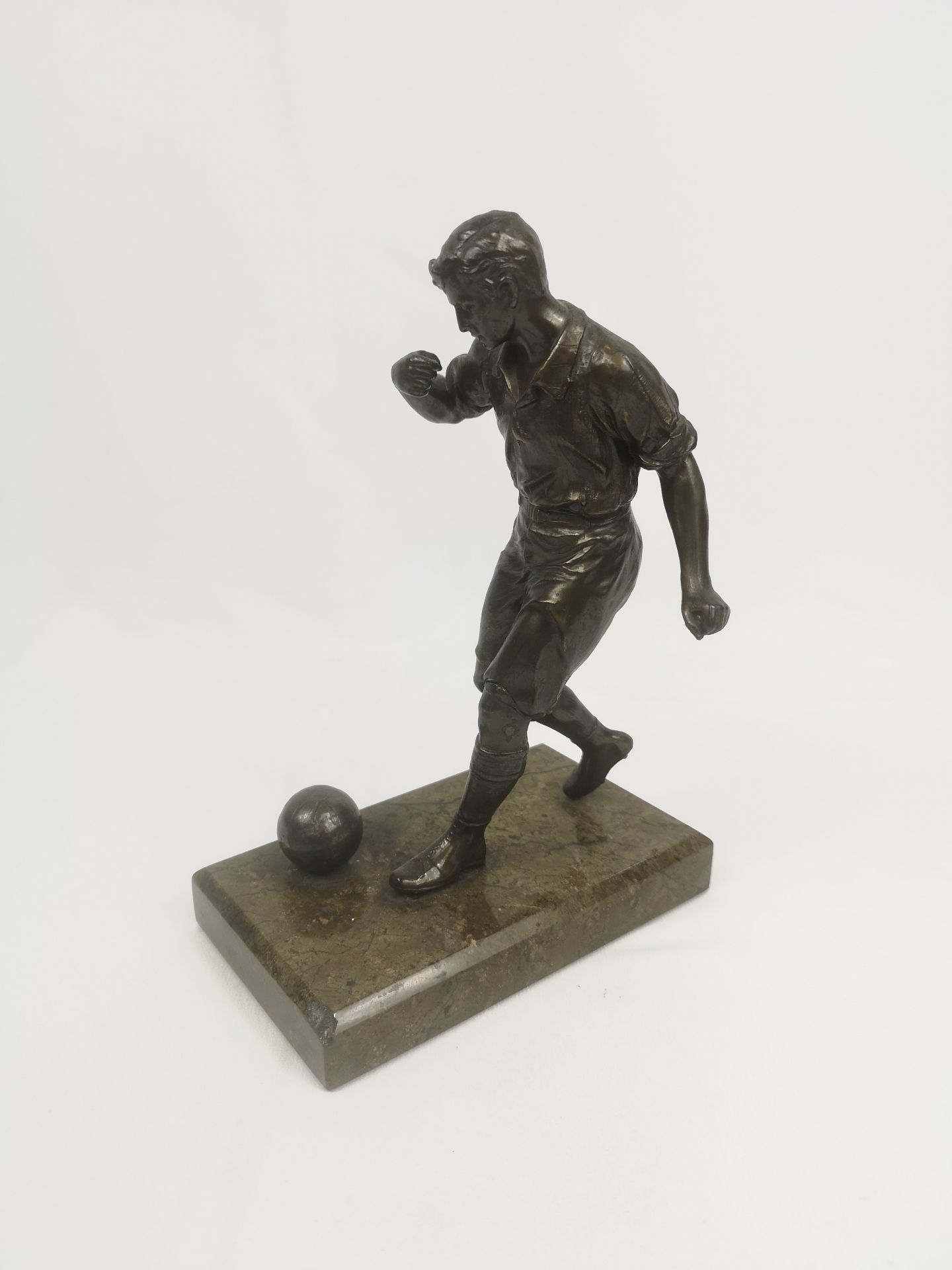 Bronzed figurine of a footballer - Image 2 of 5