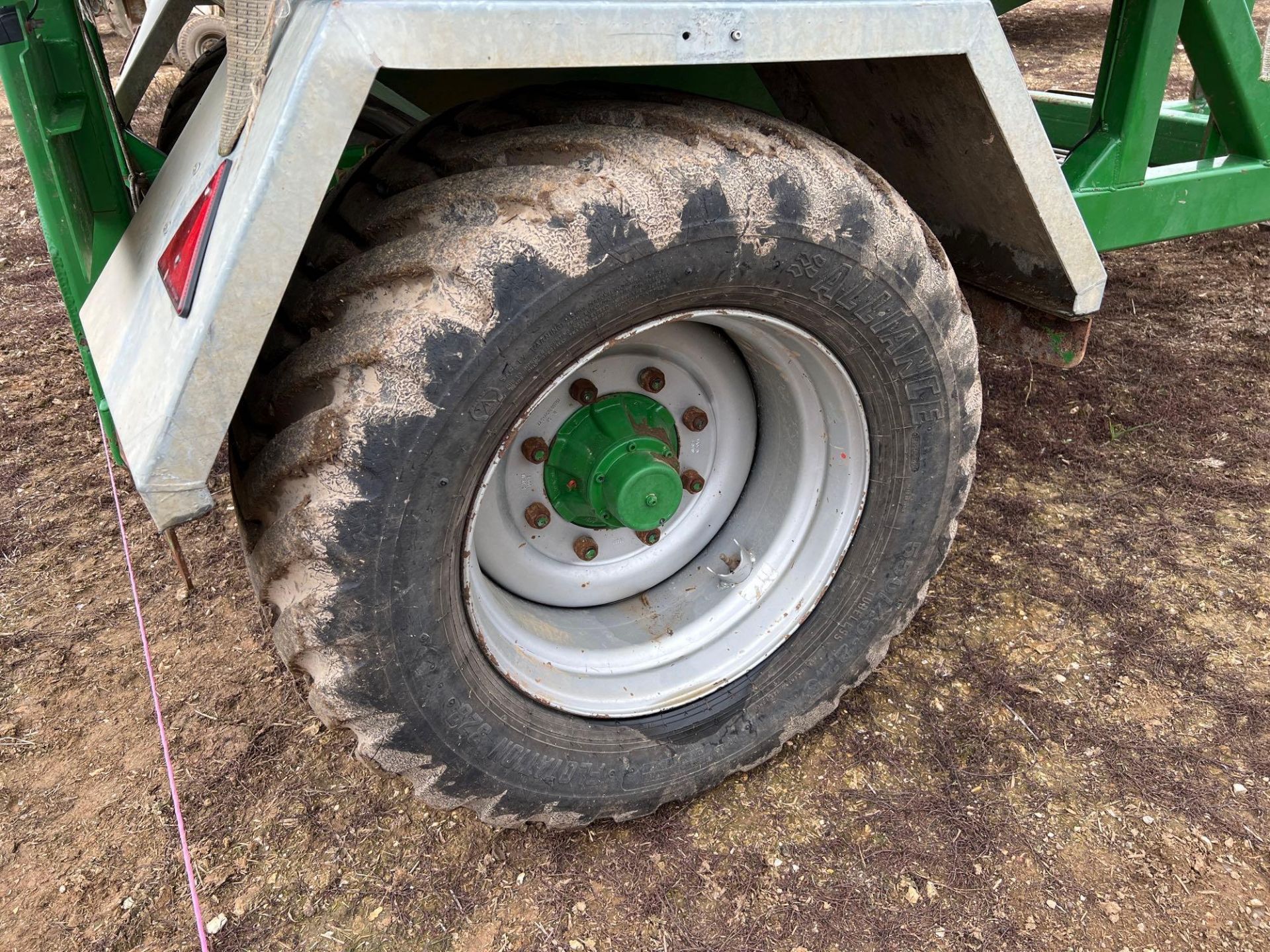 6T feed dispensing trailer (2019) - Image 5 of 8
