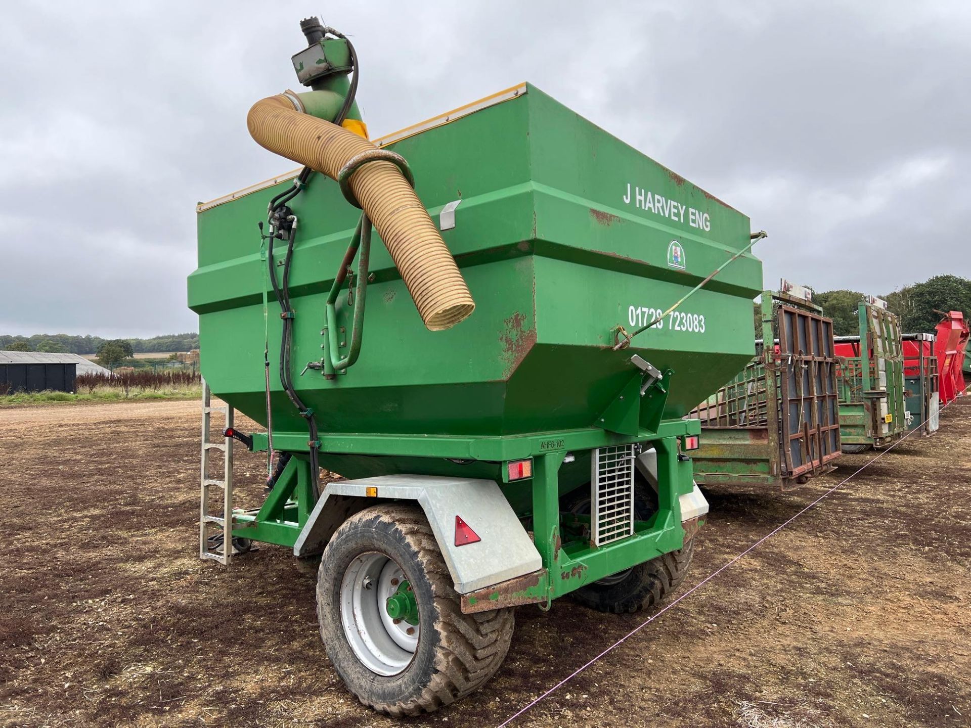 6T feed dispensing trailer (2019) - Image 3 of 8
