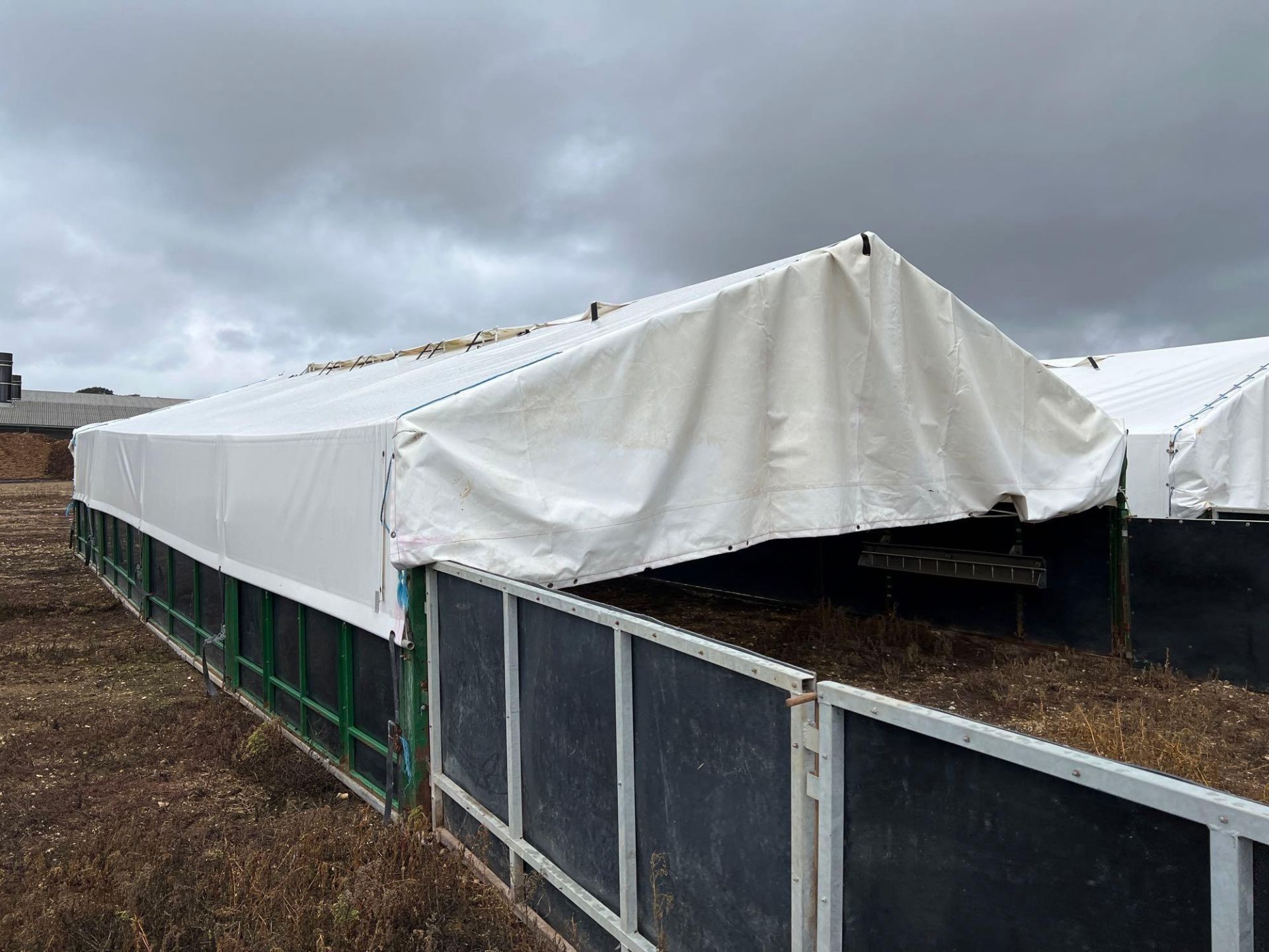 John Harvey Engineering 42ft x 20ft skid mounted rearing tent - Image 3 of 6