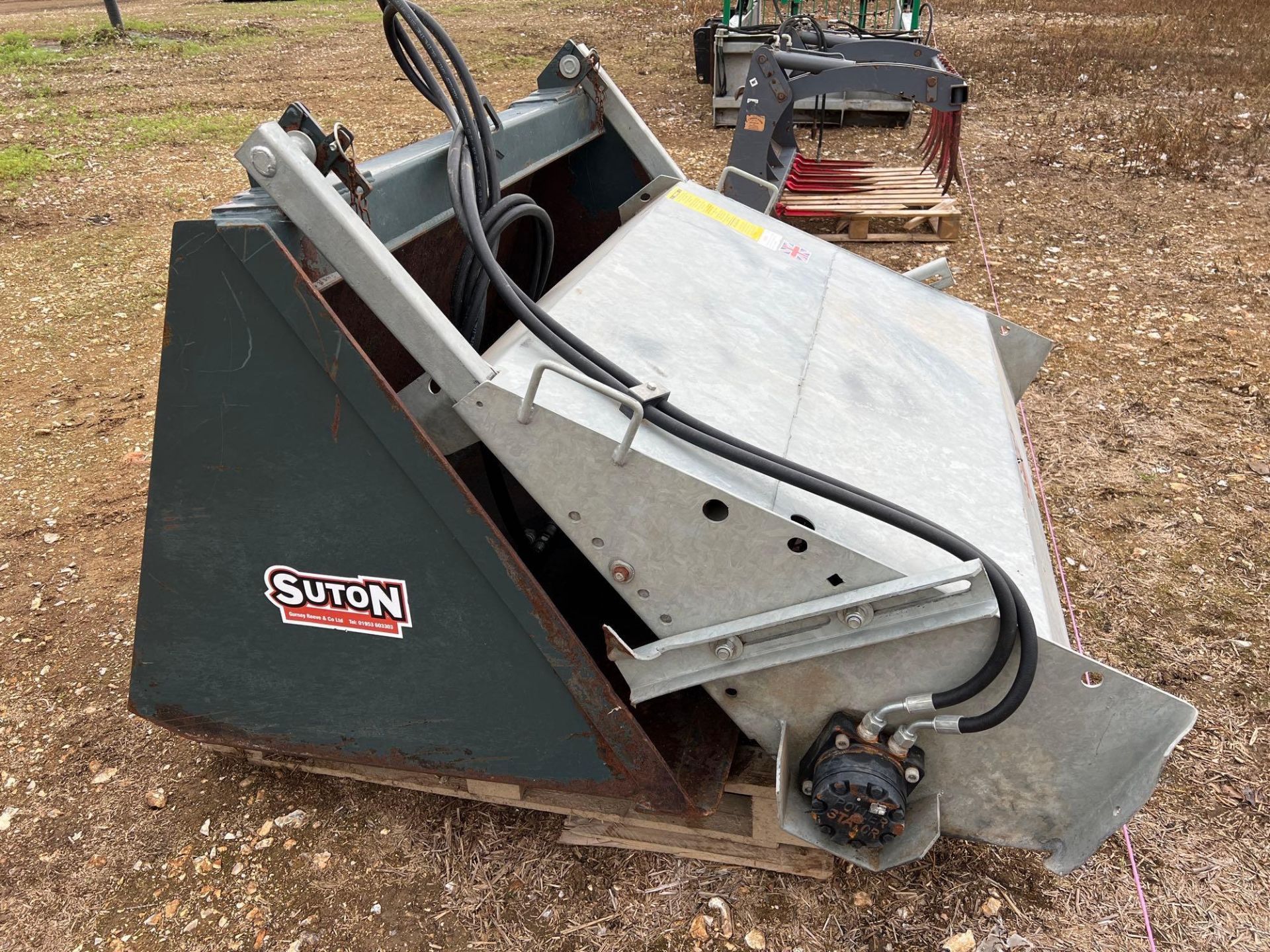 Suton bucket sweeper (Euro hitch) (2020) - Image 3 of 5