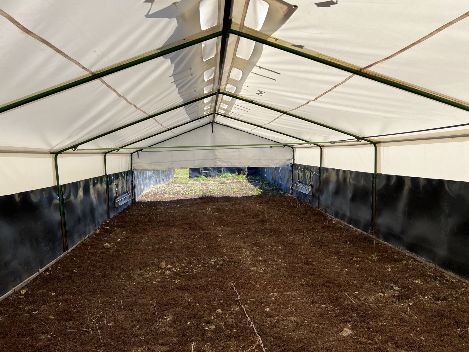 John Harvey Engineering 42ft x 20ft skid mounted rearing tent - Image 3 of 4