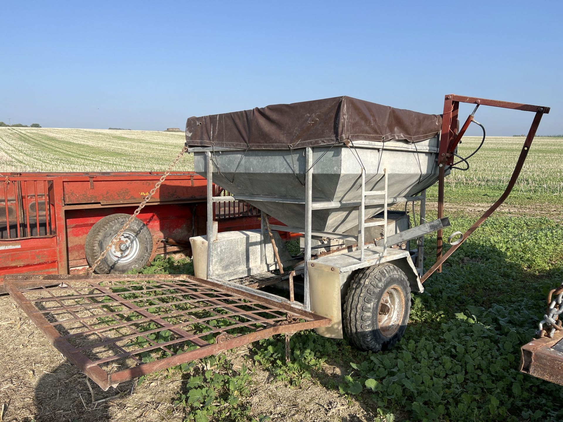 Peter Allen The Rotafield feed dispenser - Image 4 of 4