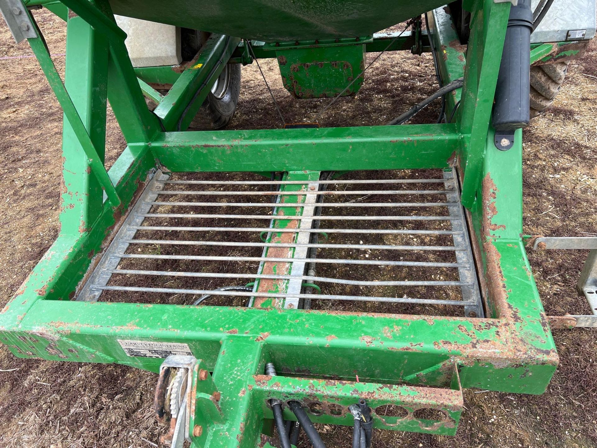6T feed dispensing trailer (2019) - Image 7 of 8