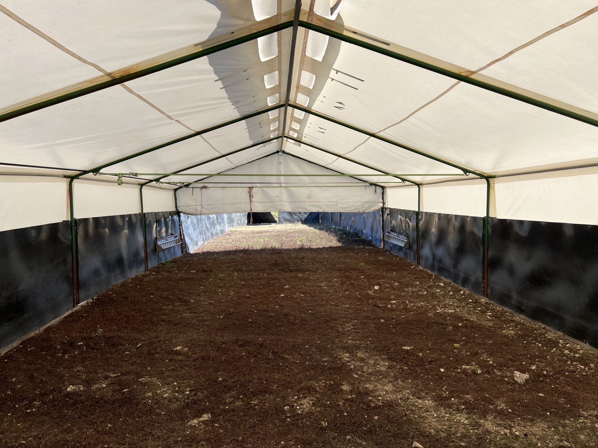 John Harvey Engineering 42ft x 20ft skid mounted rearing tent - Image 3 of 4