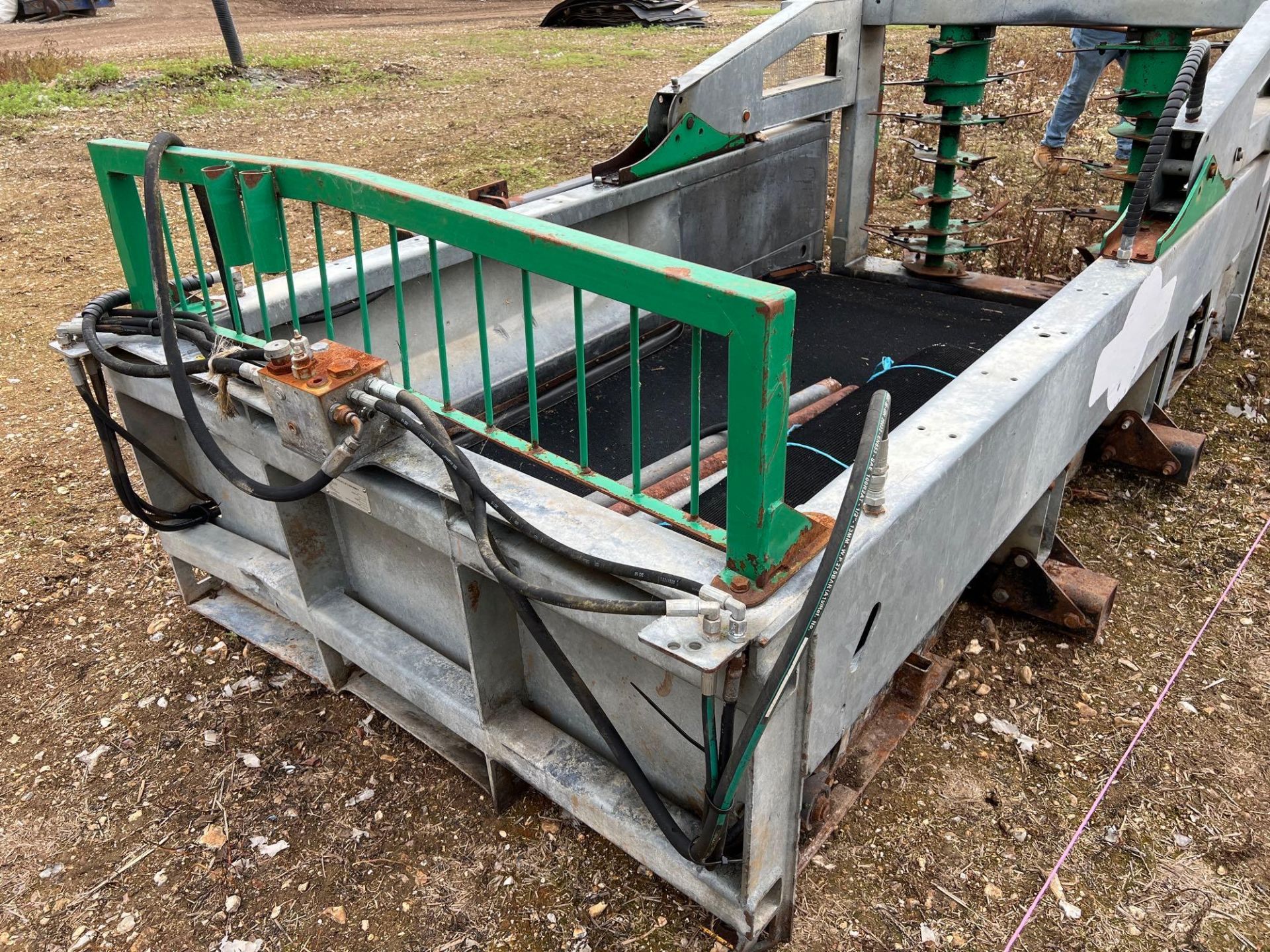 Spread-a-bale midi straw chopper (2017) with spare mat and rollers - Image 4 of 6