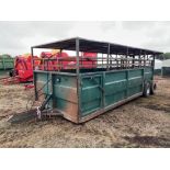 Hydraulic livestock transport trailer