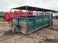 Hydraulic livestock transport trailer