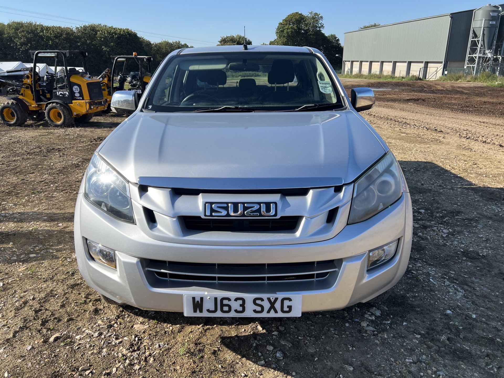 Isuzu D-Max - Image 2 of 8