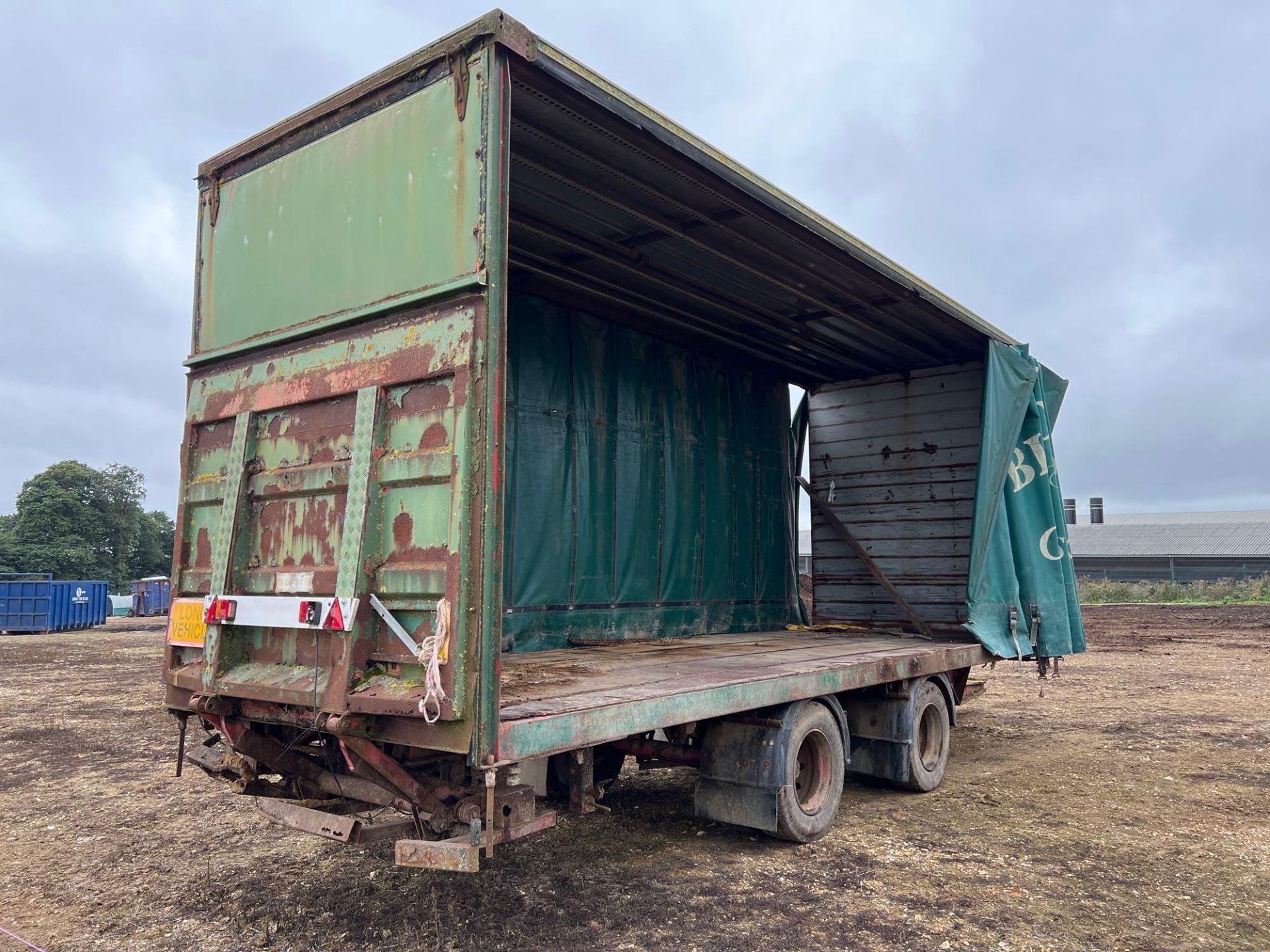 Twin axle 24ft curtainside trailer - Image 4 of 4