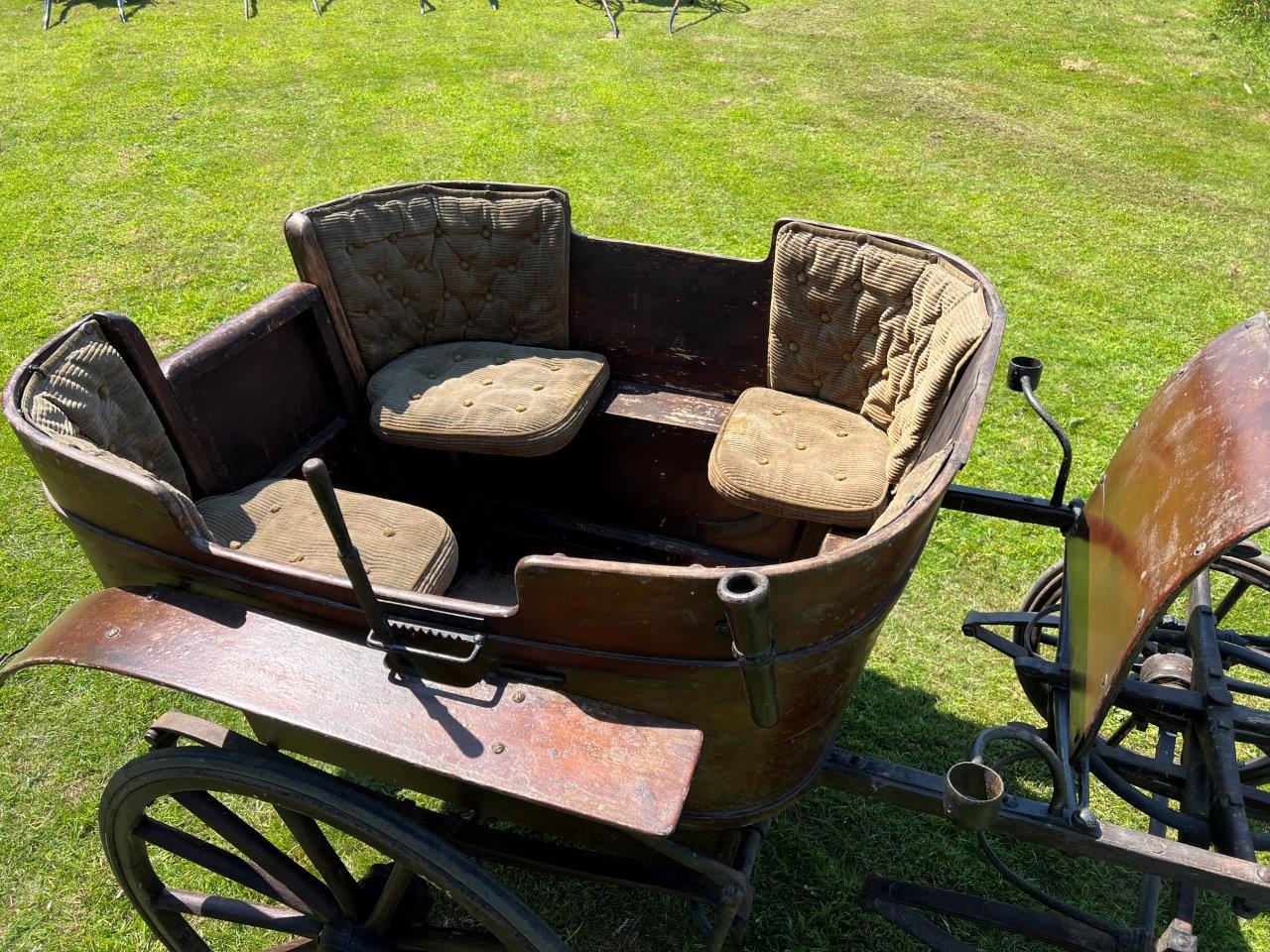 FOUR-WHEEL GOVERNESS CAR late Victorian, built by J. Collins & Co. Ltd, of Oxford & Faringdon to - Image 6 of 7