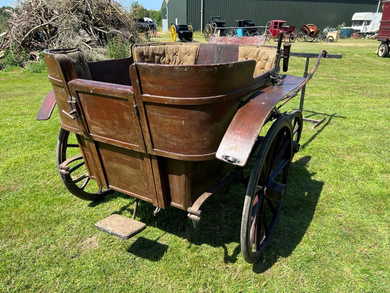 FOUR-WHEEL GOVERNESS CAR late Victorian, built by J. Collins & Co. Ltd, of Oxford & Faringdon to - Image 4 of 7