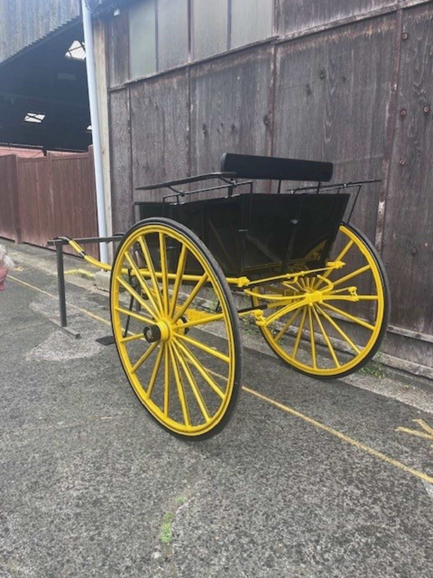 LIVERPOOL GIG built by Lawton of Liverpool and London c1900 to suit 15 to 16hh. Painted black with - Image 3 of 6