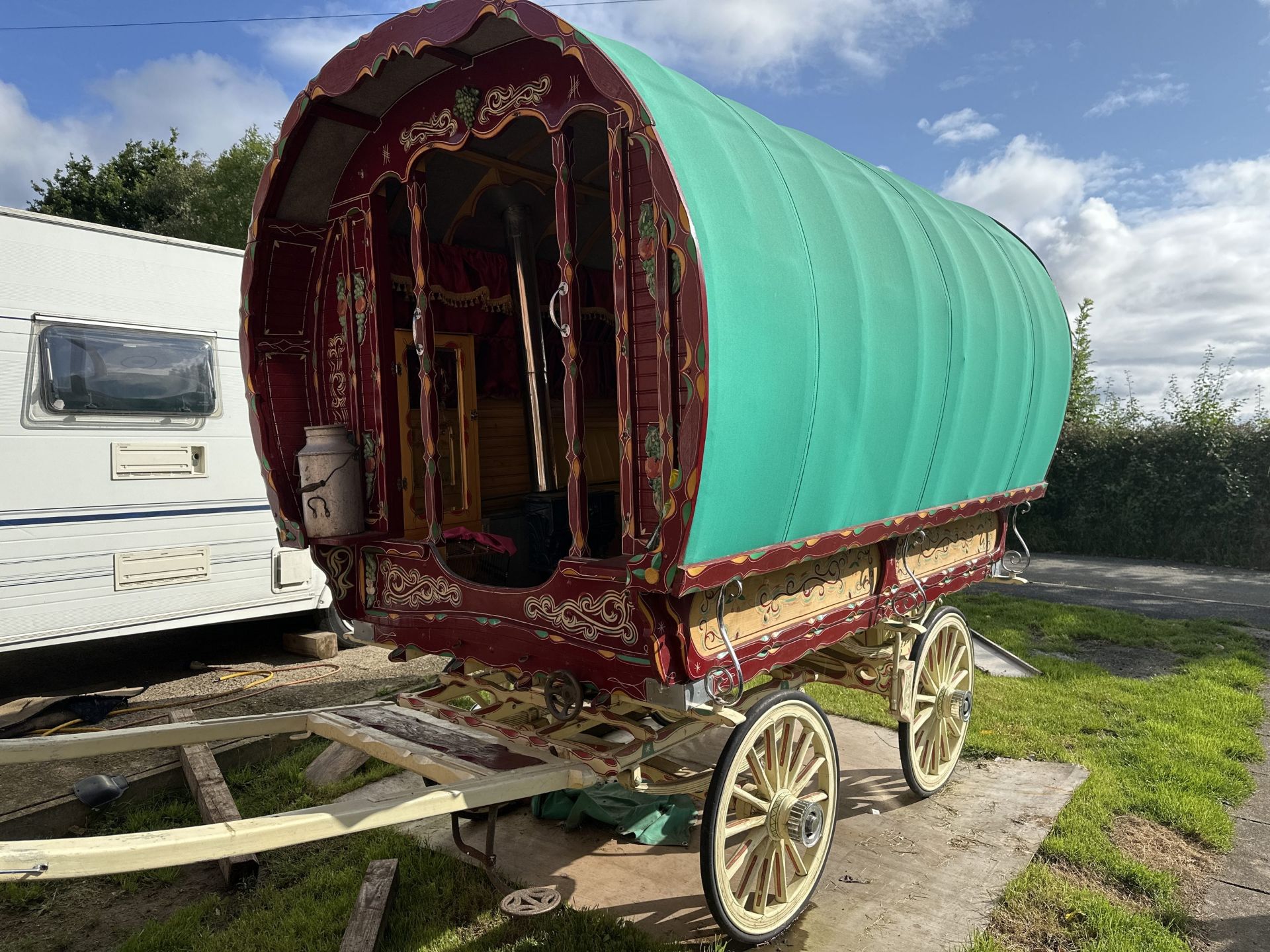 OPEN LOT WAGON the body painted burgundy with side panels in cream and chamfers picked out in - Image 4 of 5