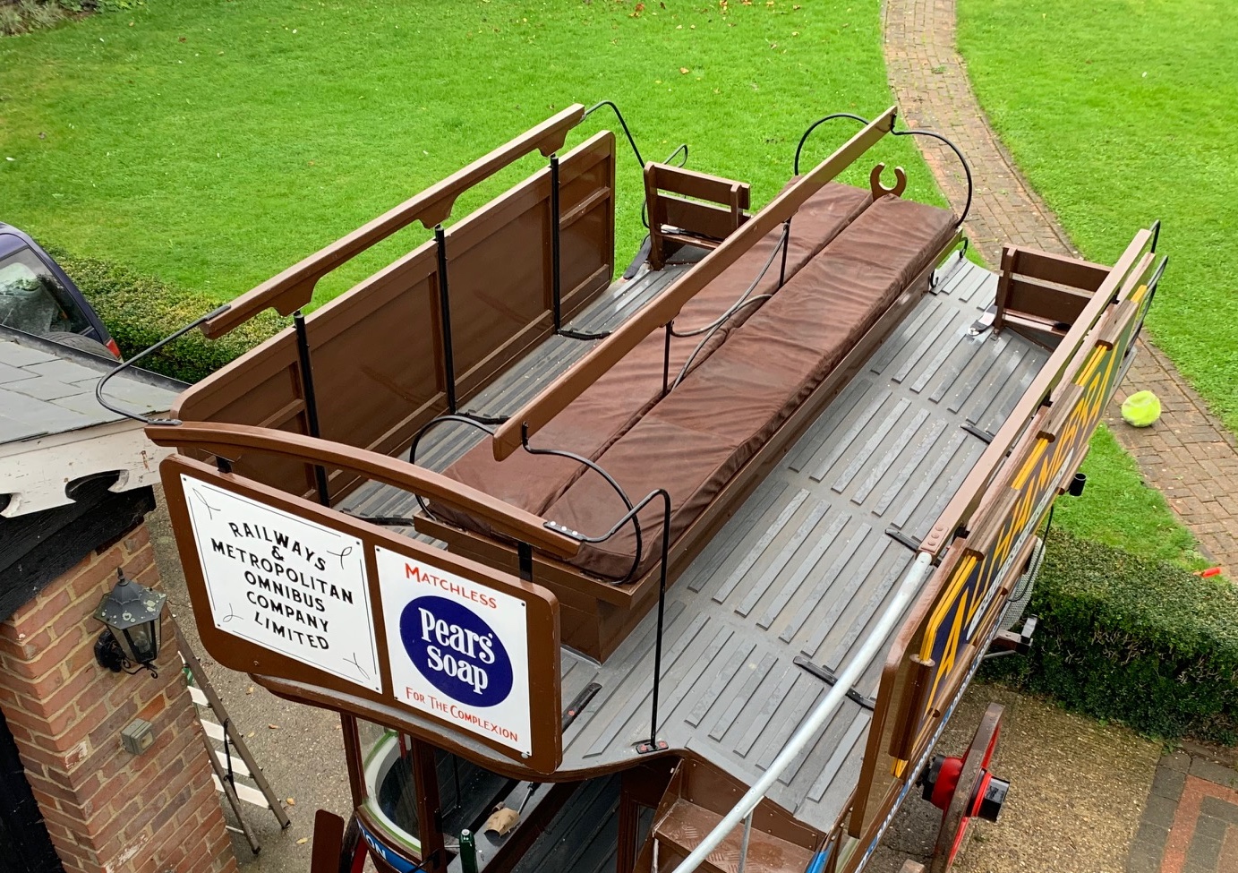 HORSE DRAWN KNIFE BOARD OMNIBUS built by Railways & Metropolitan Omnibus Company Ltd. of Juxon St. - Image 3 of 5