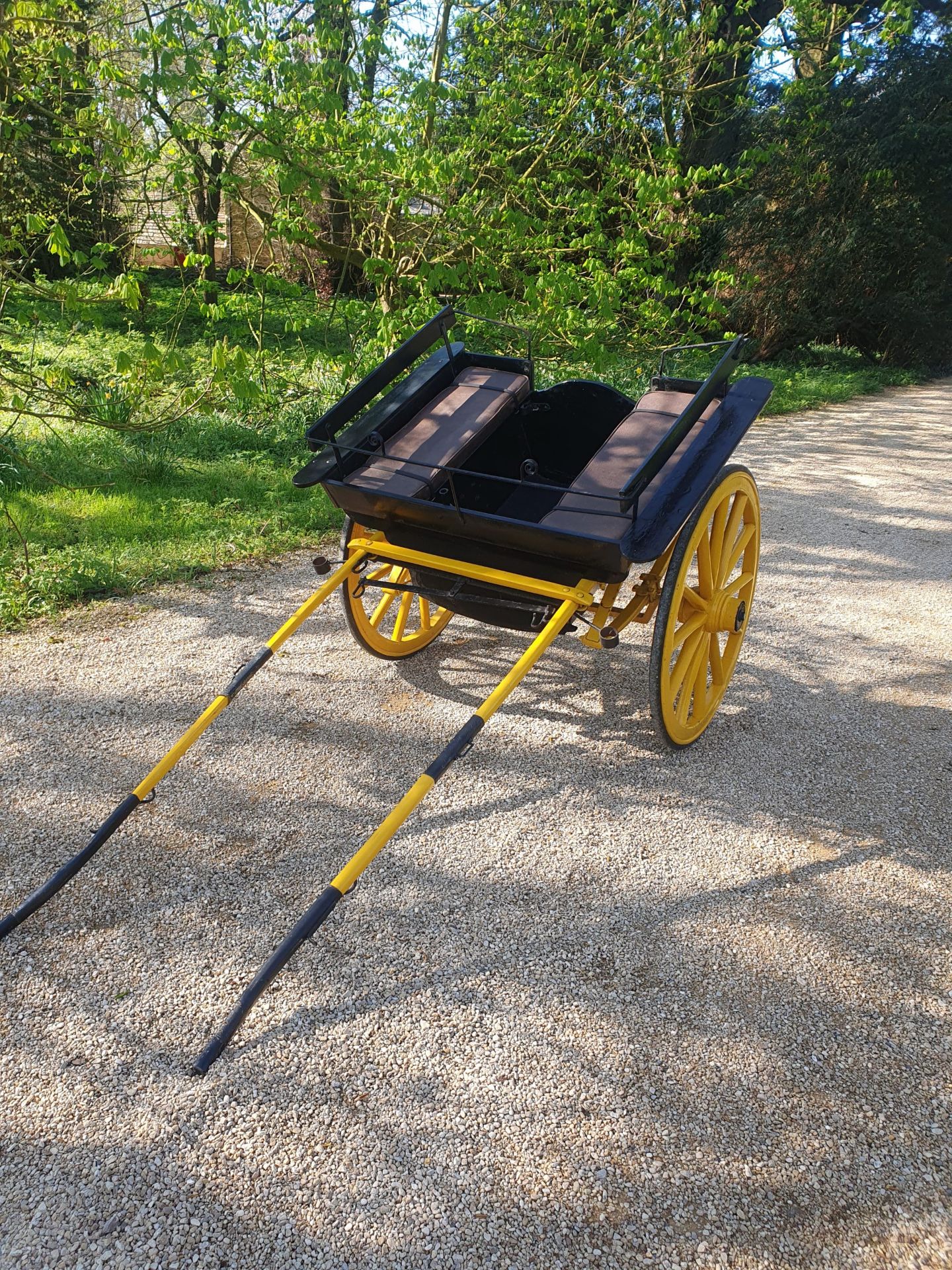 SQUARE-SIDED GOVERNESS CART to suit a 12 to 13hh. Painted black on a yellow undercarriage with 12