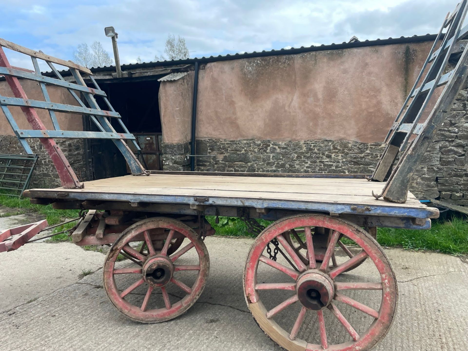 DEVON FLAT WAGON built circa 1930 to suit single horse. In original blue finish and unrestored - Image 2 of 3