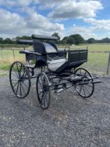 PRESENTATION PHAETON to suit 16hh single or pair. In a black powder coated finish lined in white,