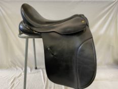 Black country 18" dressage saddle