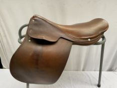 Vintage 17.5" hunting saddle