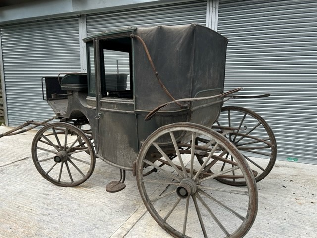 LANDAULET built by Turrill of Longacre, London to suit 15hh single. In original condition painted - Image 3 of 11