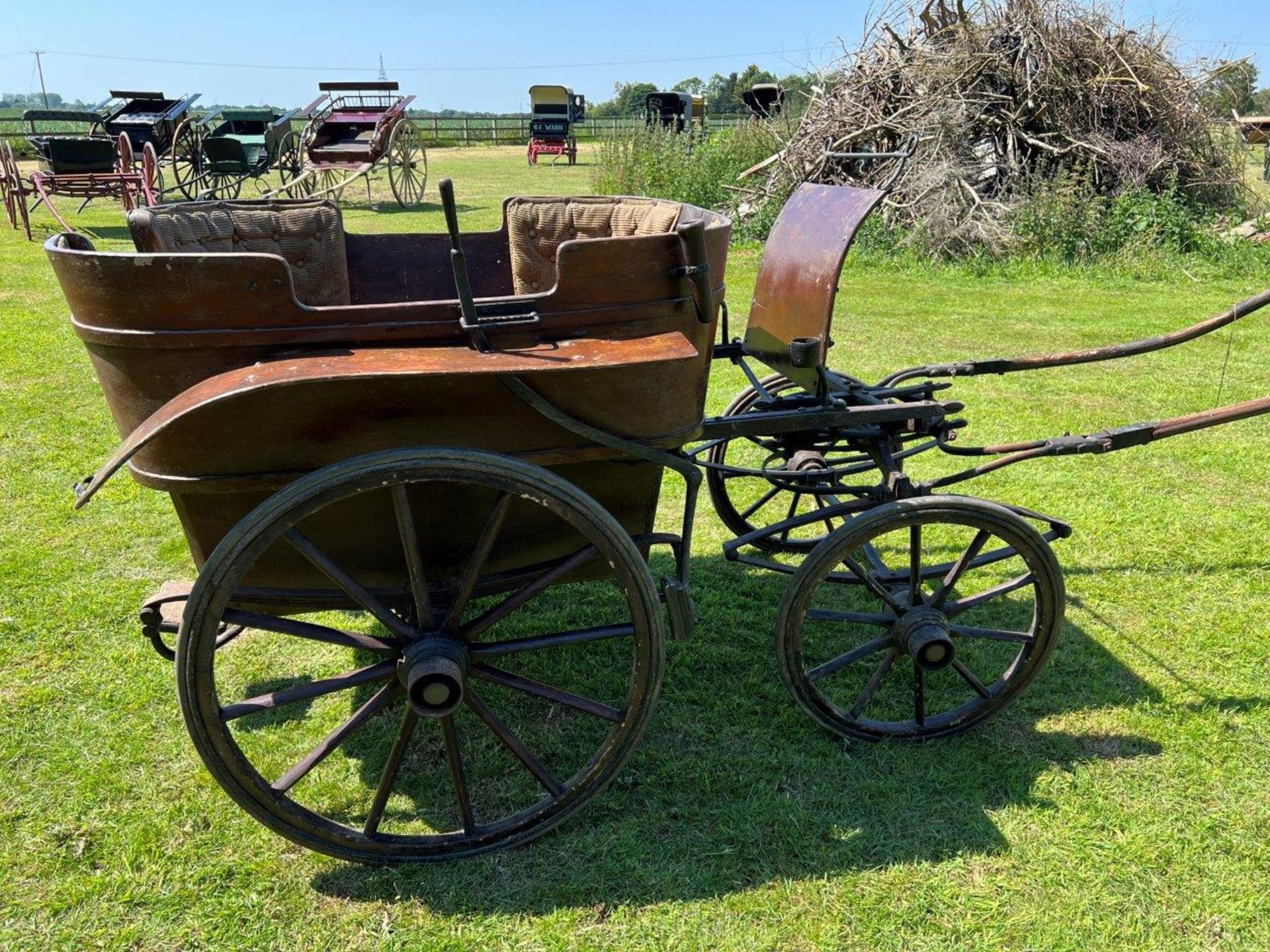 FOUR-WHEEL GOVERNESS CAR late Victorian, built by J. Collins & Co. Ltd, of Oxford & Faringdon to - Image 3 of 7