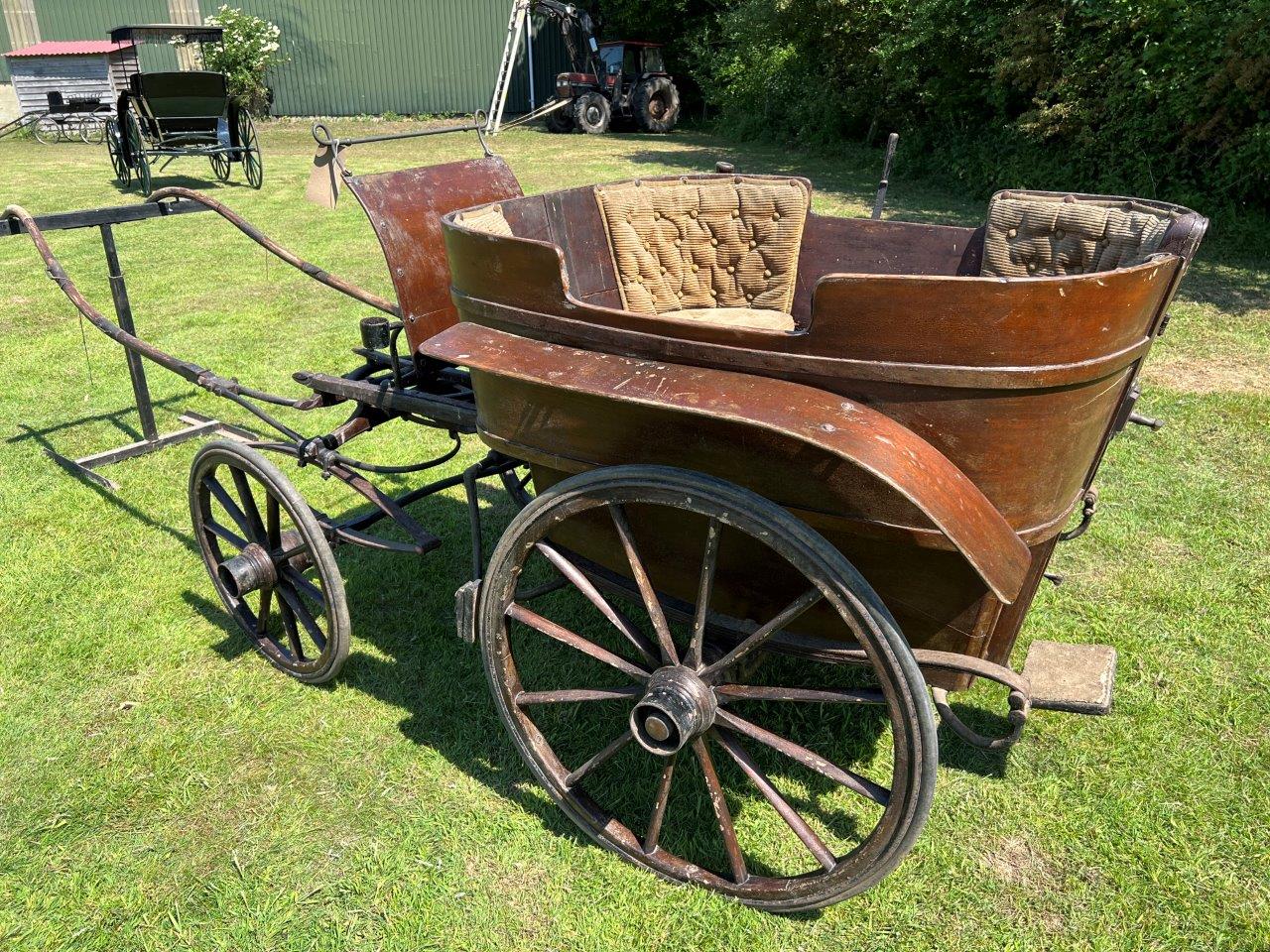FOUR-WHEEL GOVERNESS CAR late Victorian, built by J. Collins & Co. Ltd, of Oxford & Faringdon to - Image 7 of 7
