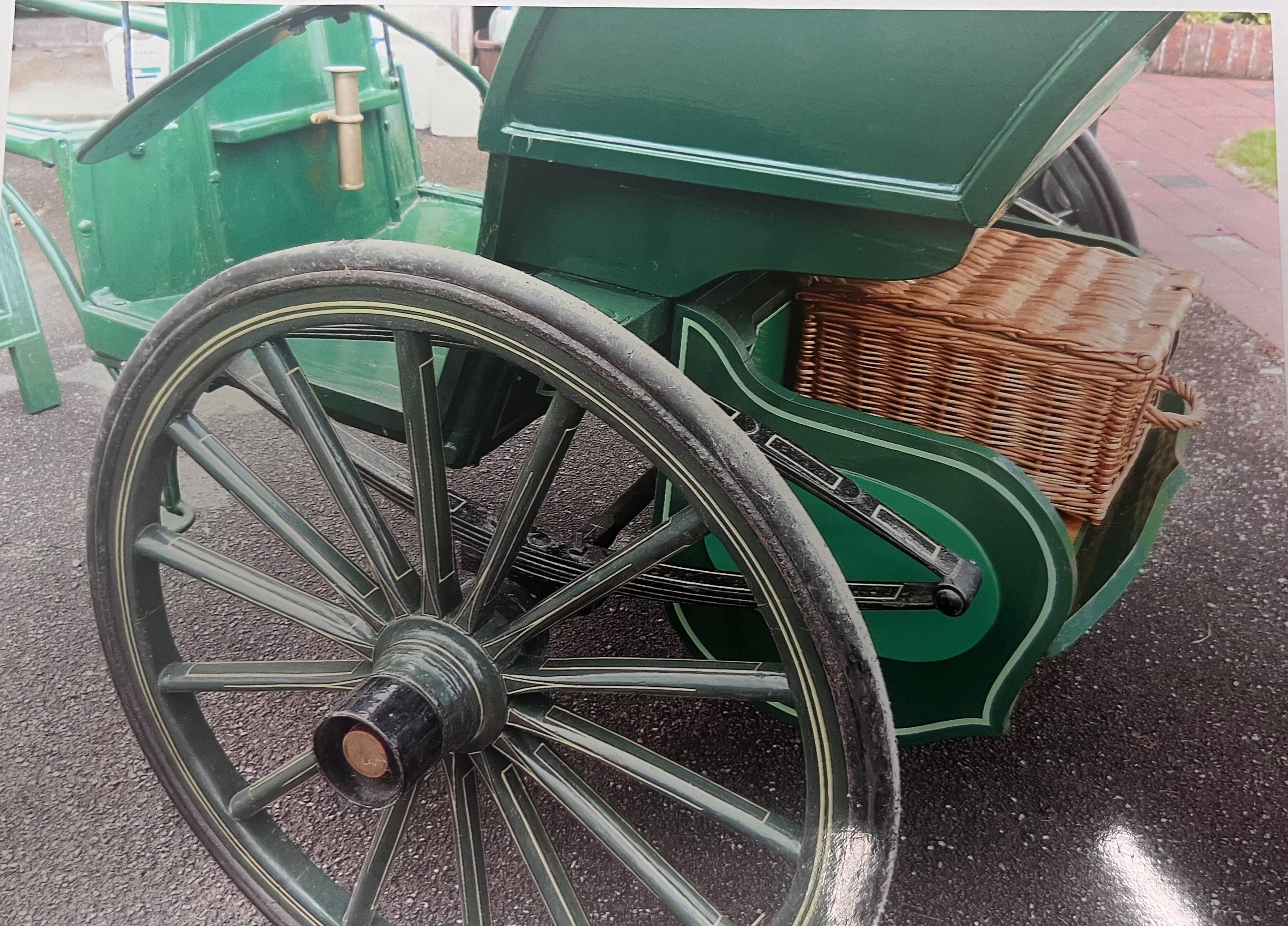 TWO WHEEL DOCTOR'S CART built circa 1880 to suit a pony. Painted green with white lining, on - Image 3 of 4