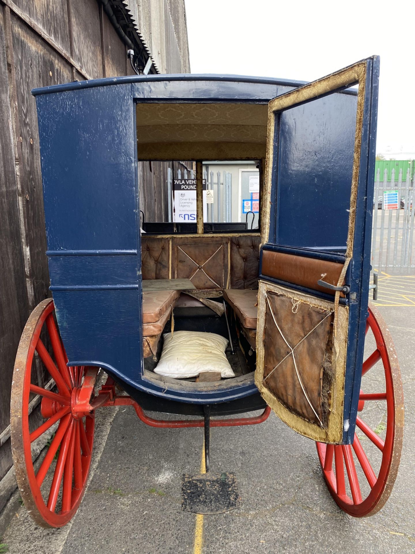 PRIVATE OMNIBUS to suit a single or pair. Painted dark blue on a red undercarriage with 46" and - Image 4 of 10