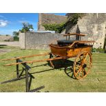 MARKET CART built in 1840 to suit 12 to 13hh and made of walnut. This striking cart is finished in