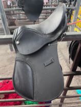 Miniature saddle