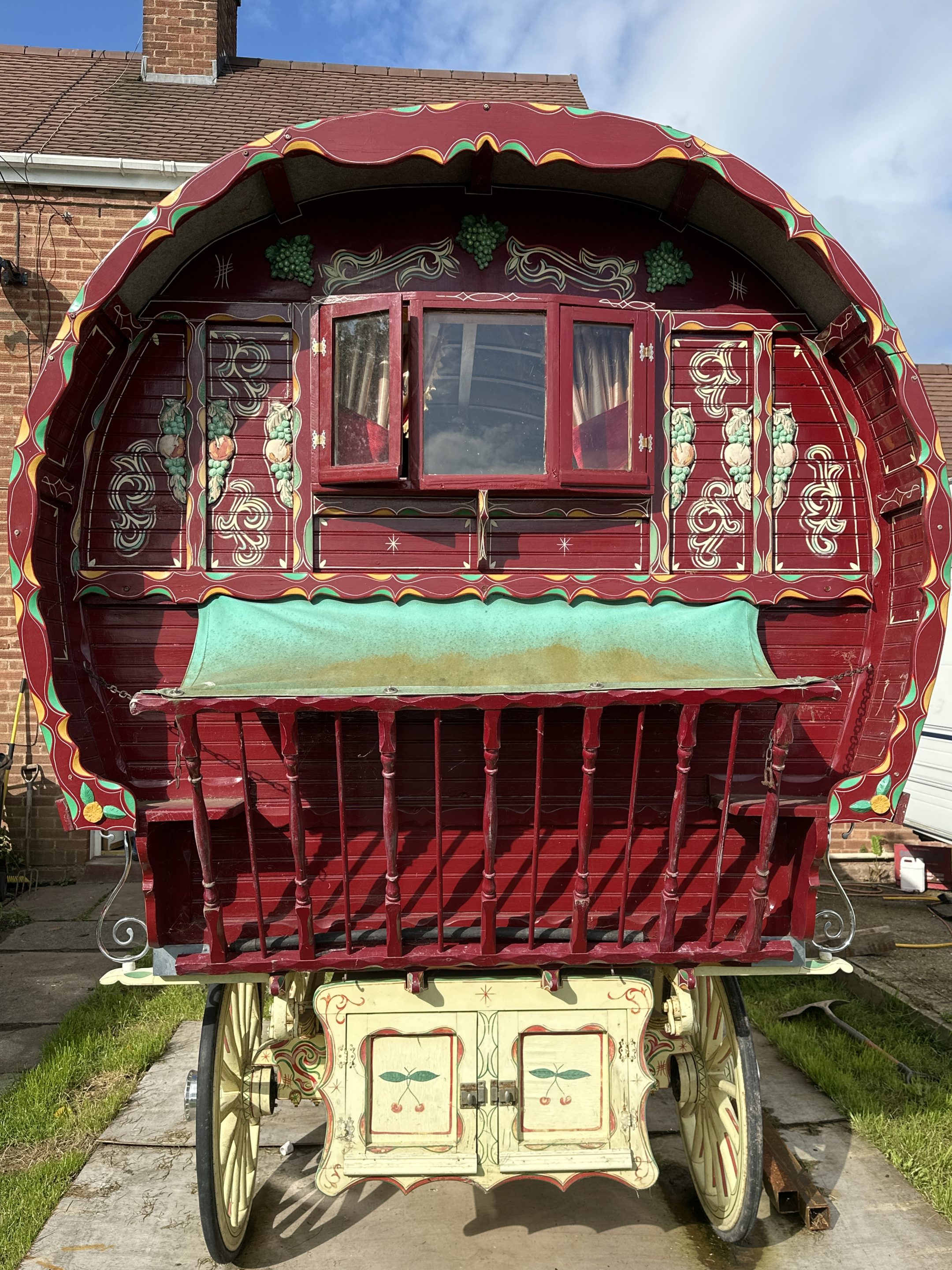 OPEN LOT WAGON the body painted burgundy with side panels in cream and chamfers picked out in - Image 5 of 5