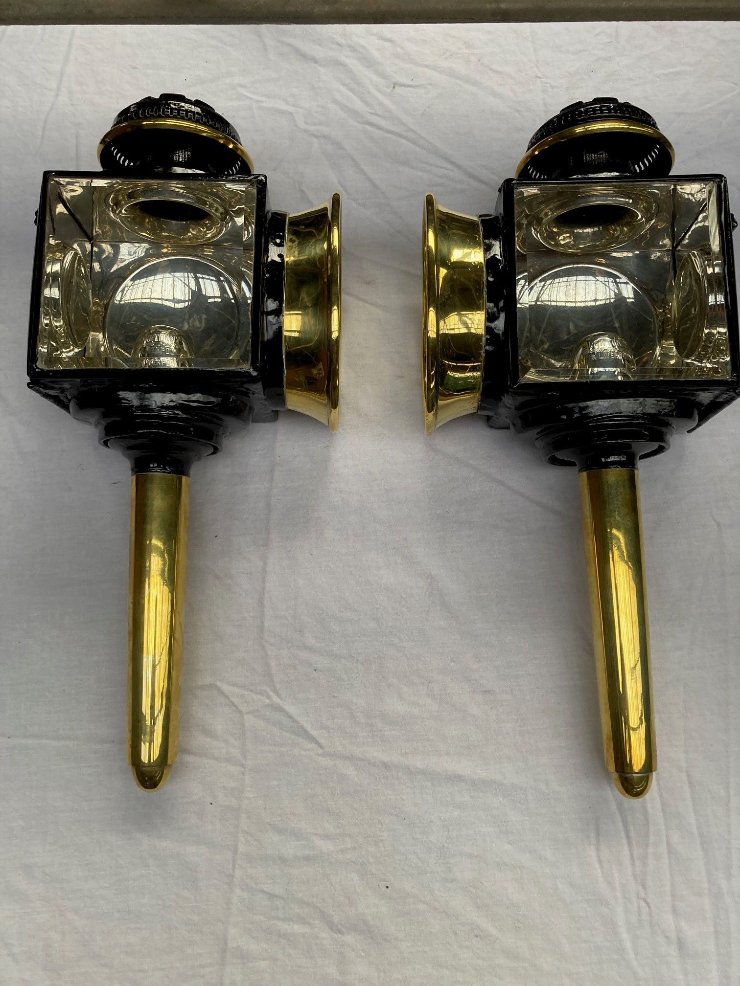 Pair of oval fronted lamps and rear lamp with bracket, by Lawton. - Image 3 of 5