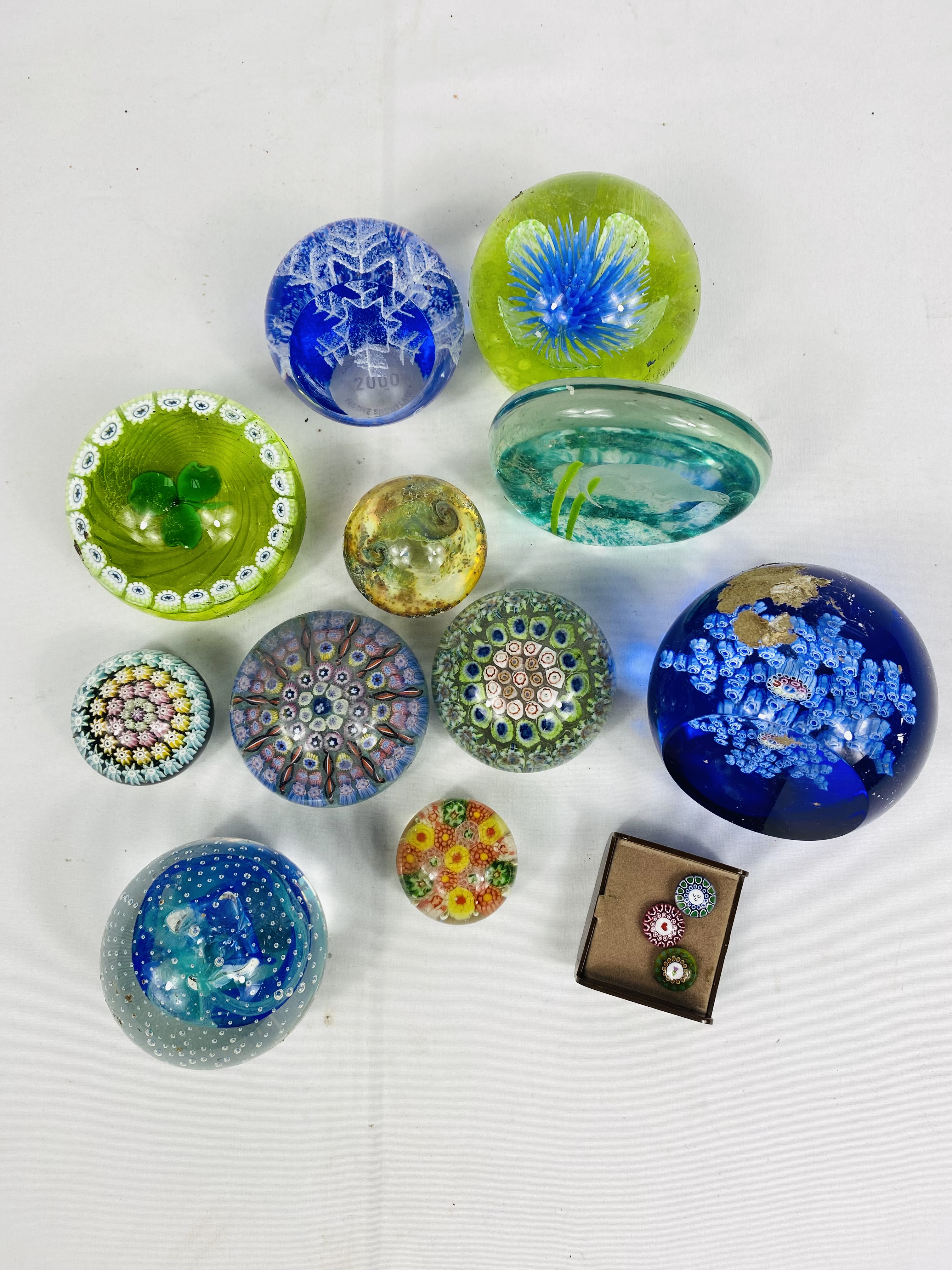 Collection of ten glass paperweights - Image 3 of 5