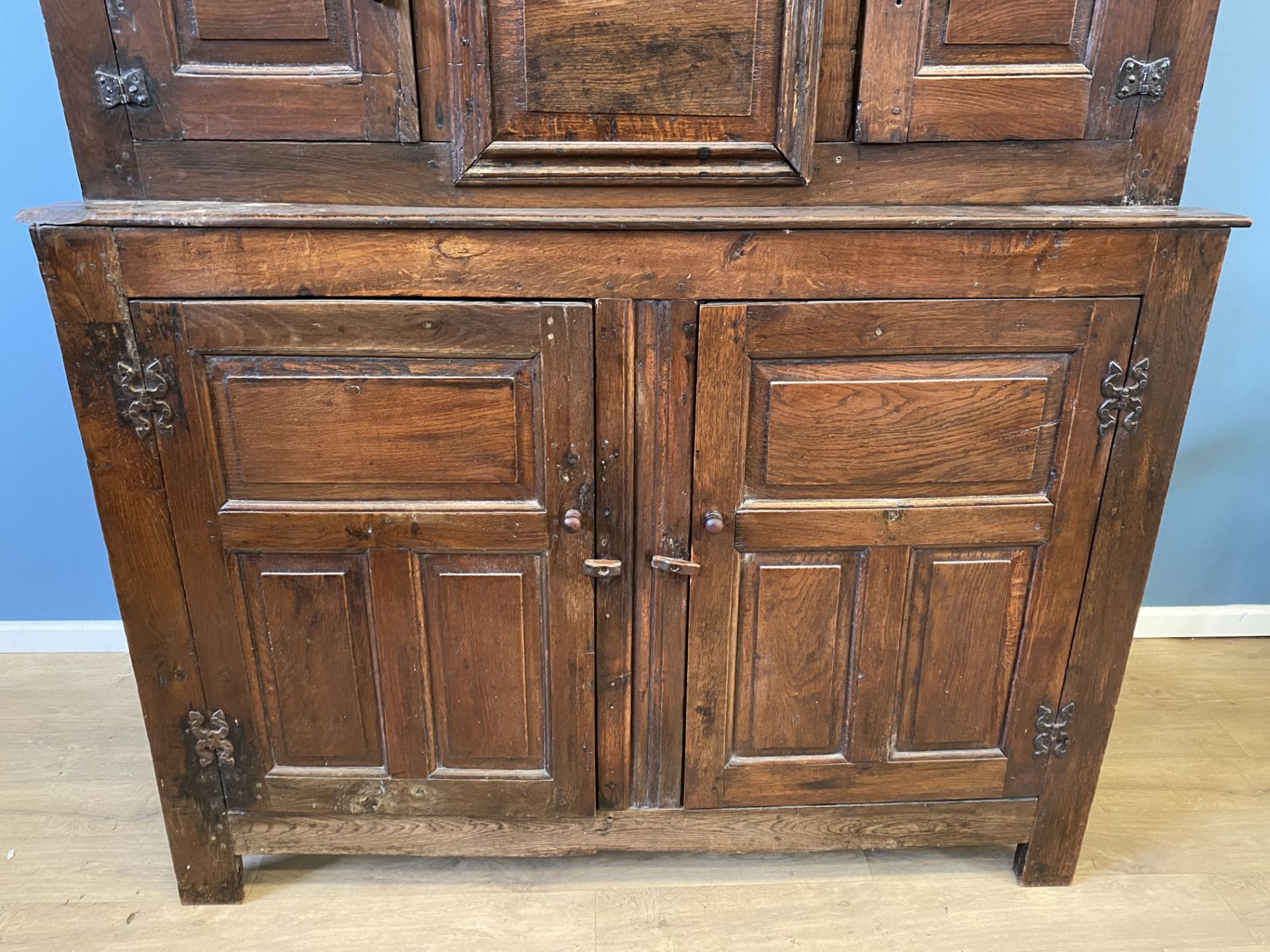 18th century oak court cupboard - Image 5 of 7