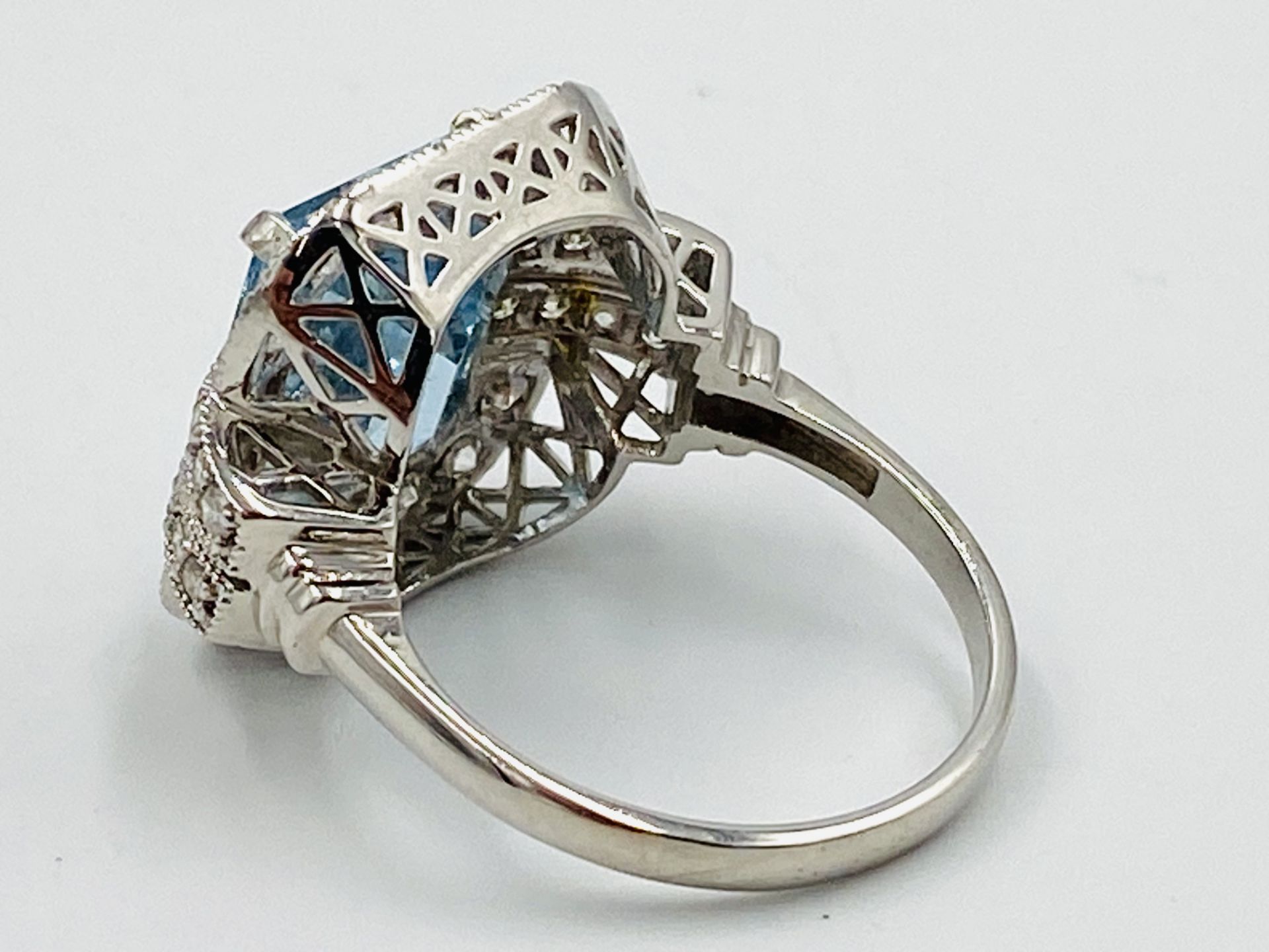 18ct white gold, aquamarine and diamond ring - Image 3 of 5