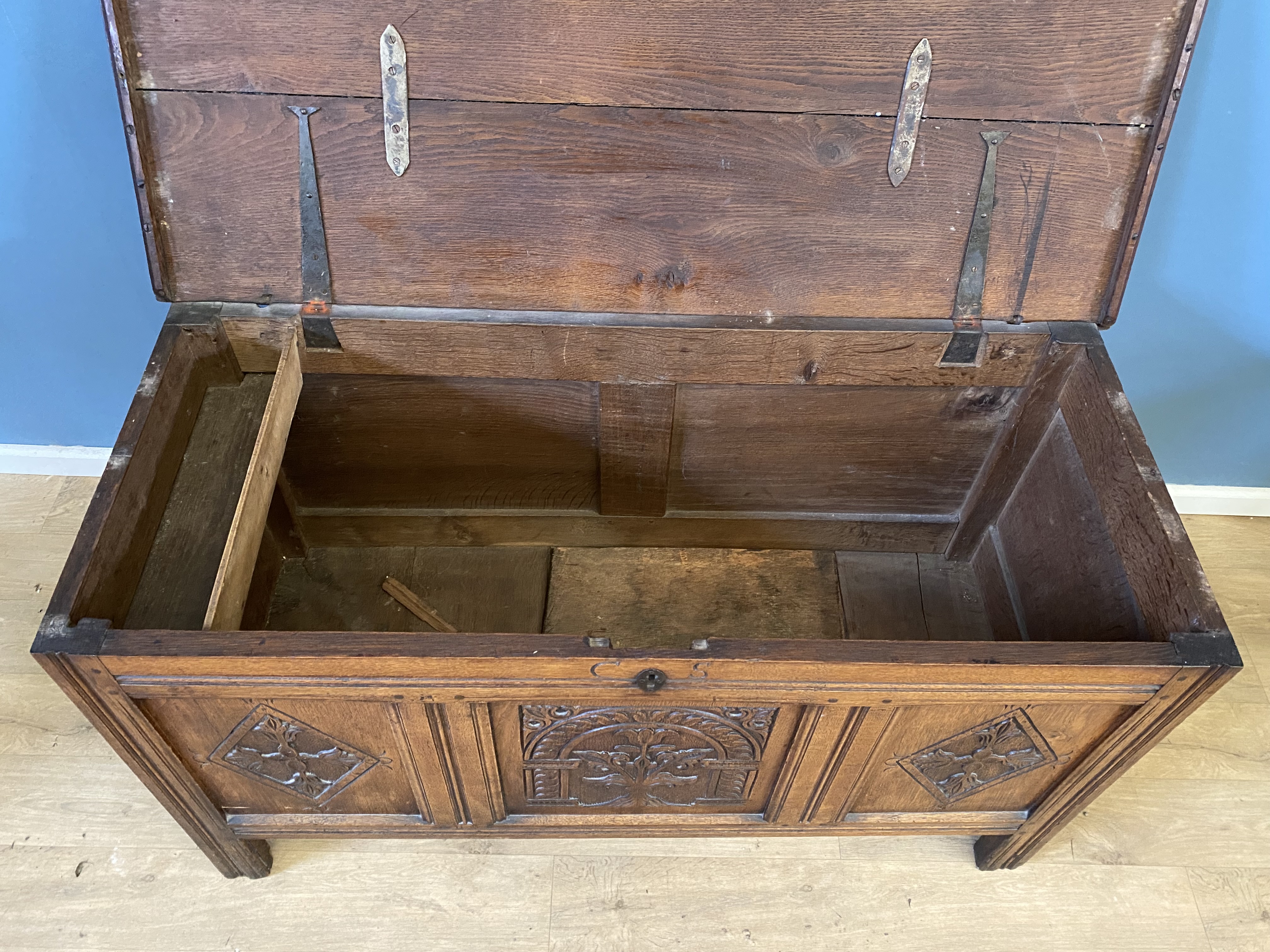 18th century oak chest - Image 6 of 6