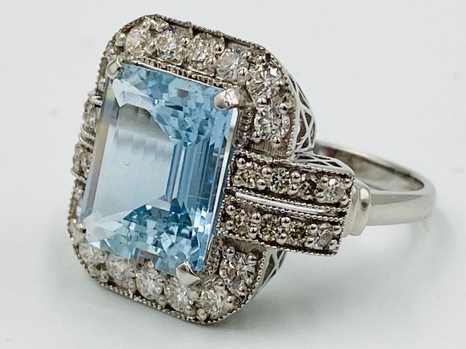 18ct white gold, aquamarine and diamond ring - Image 5 of 5