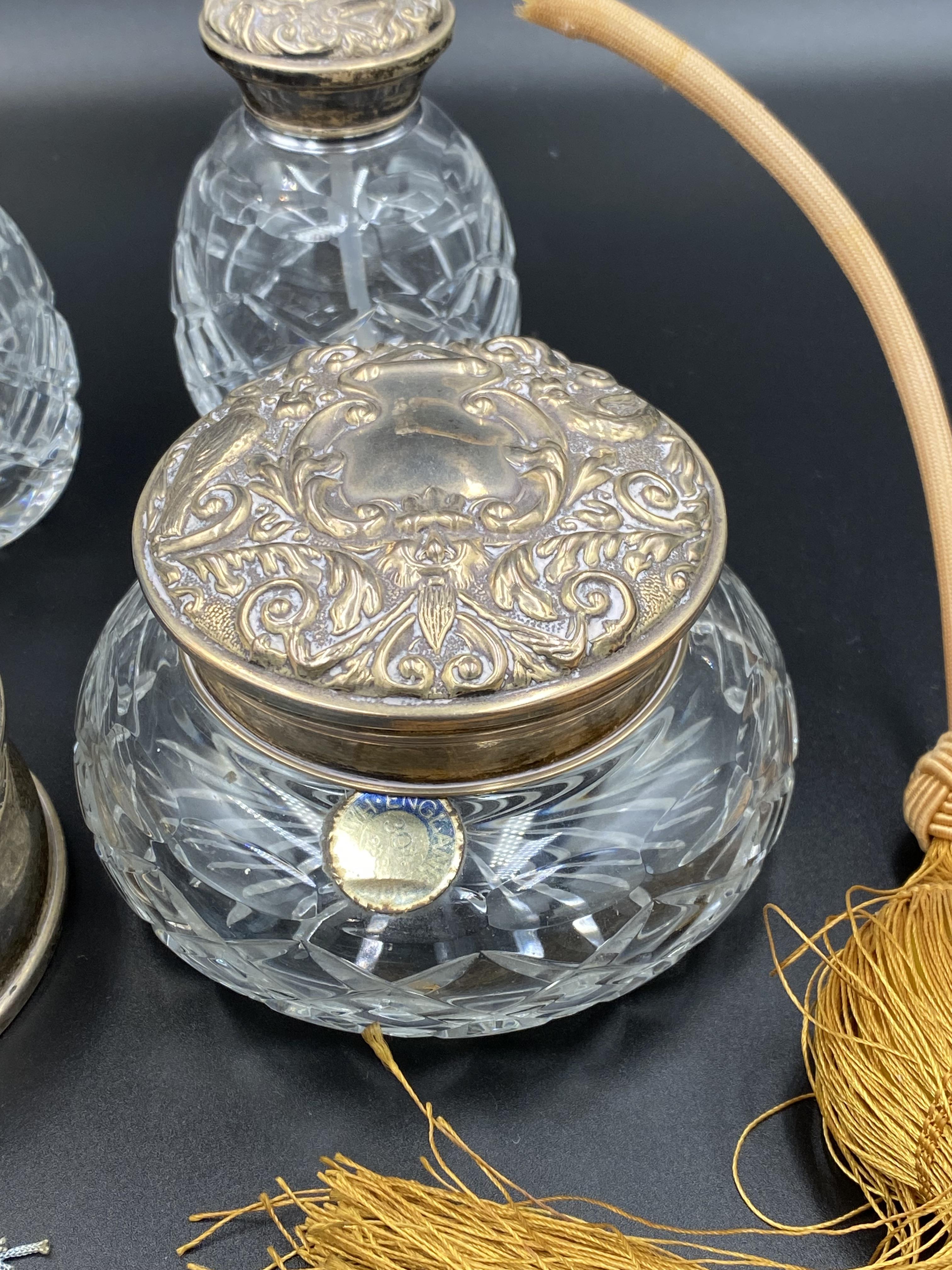 A quantity of silver topped dressing table jars and items - Image 2 of 5