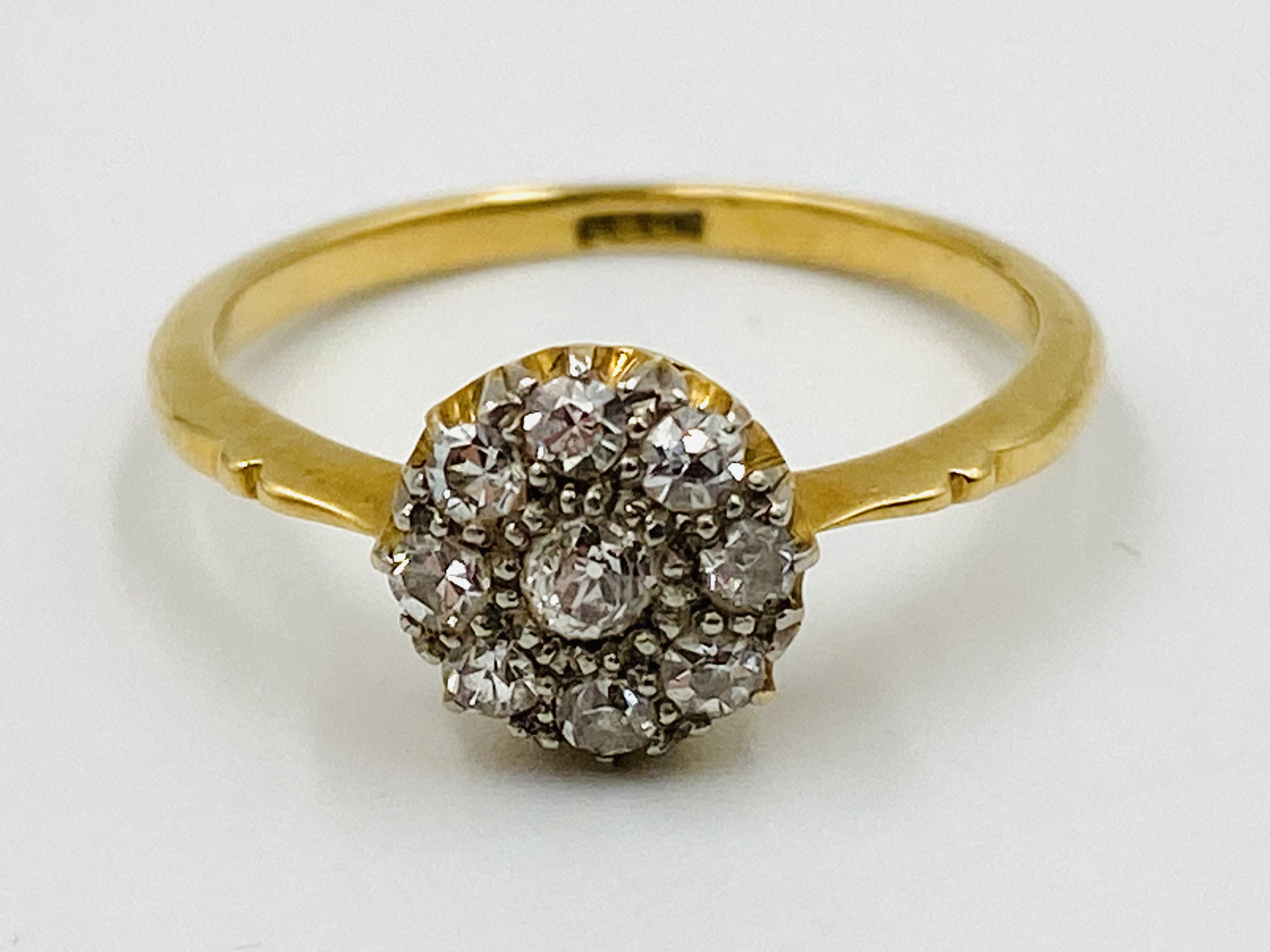 18ct gold cluster ring