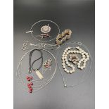 Quantity of silver jewellery