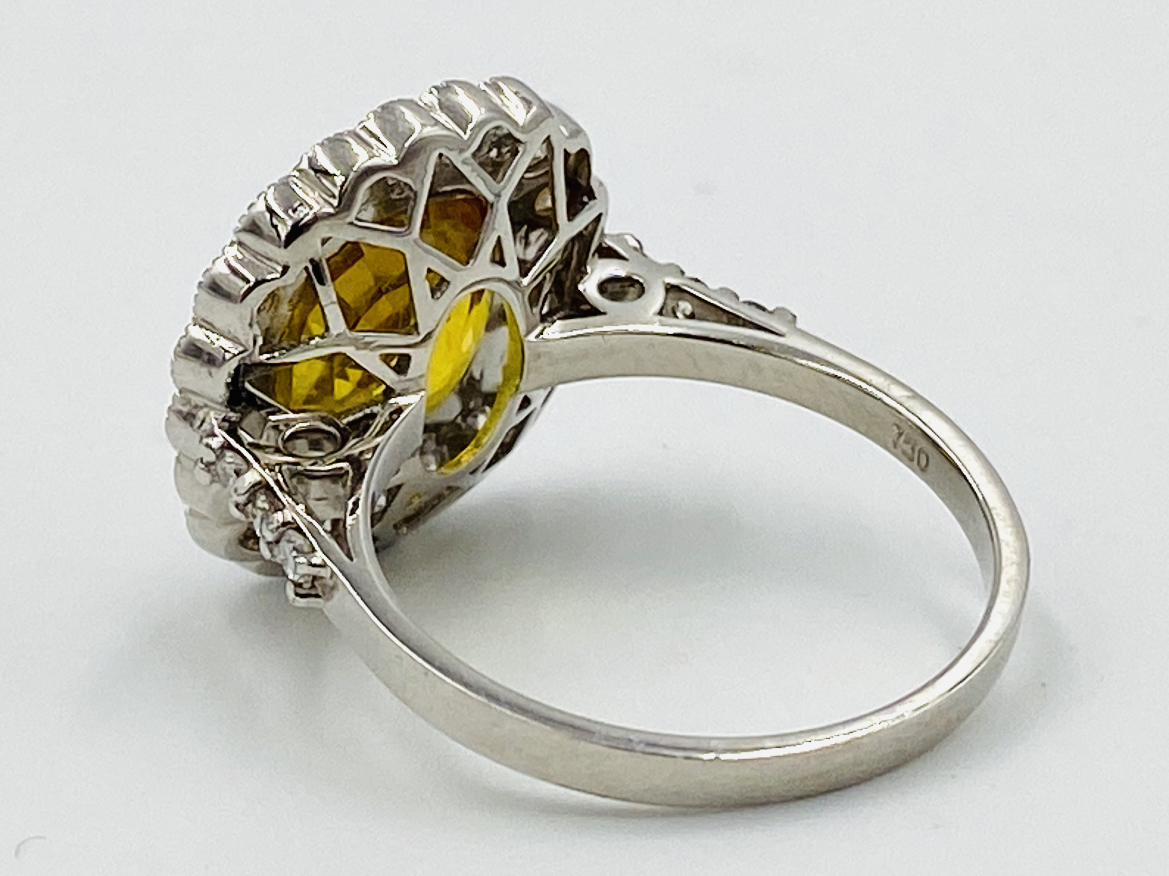 18ct white gold, yellow sapphire and diamond ring - Image 3 of 4