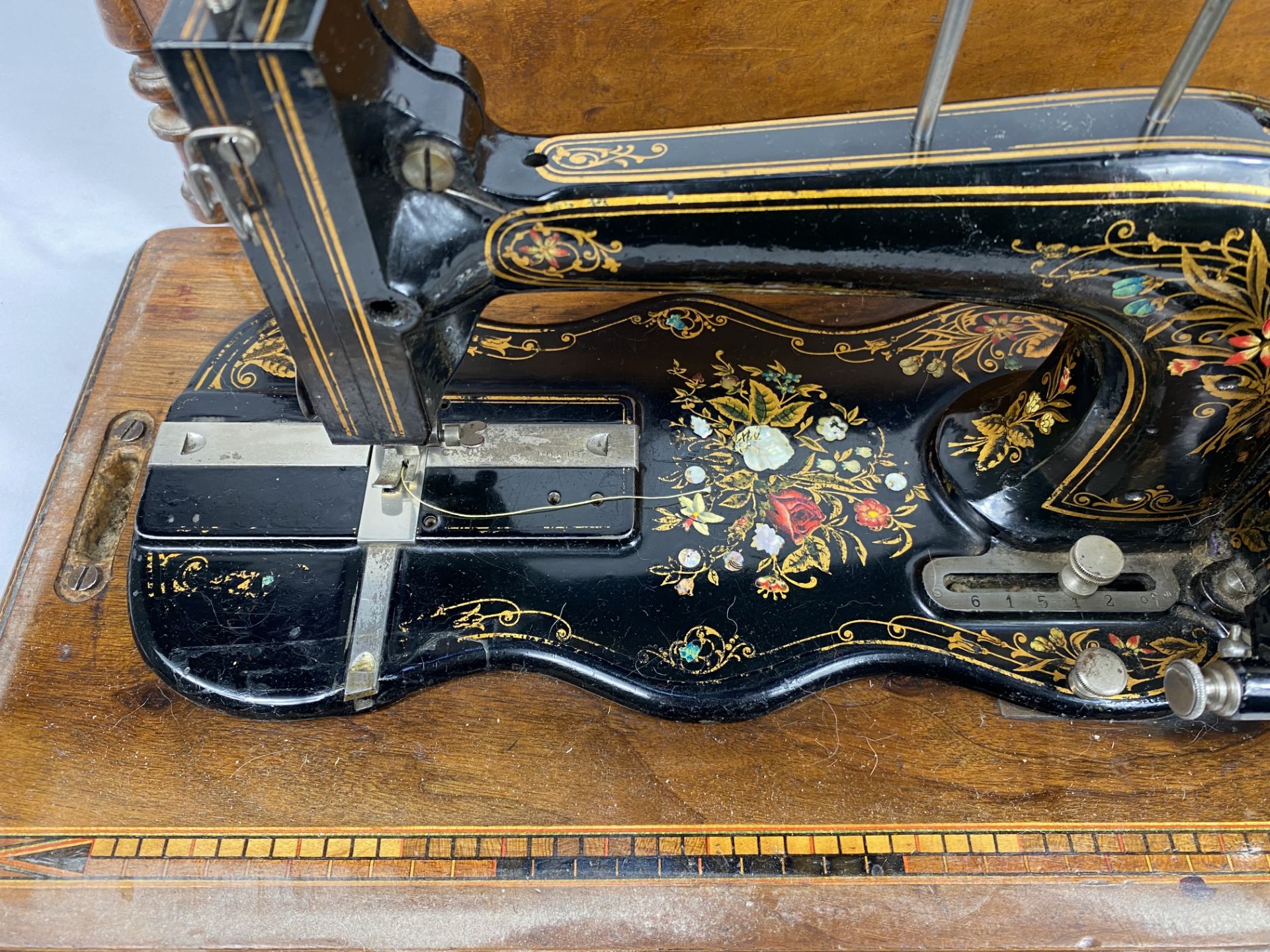 Singer sewing machine in case - Image 3 of 3