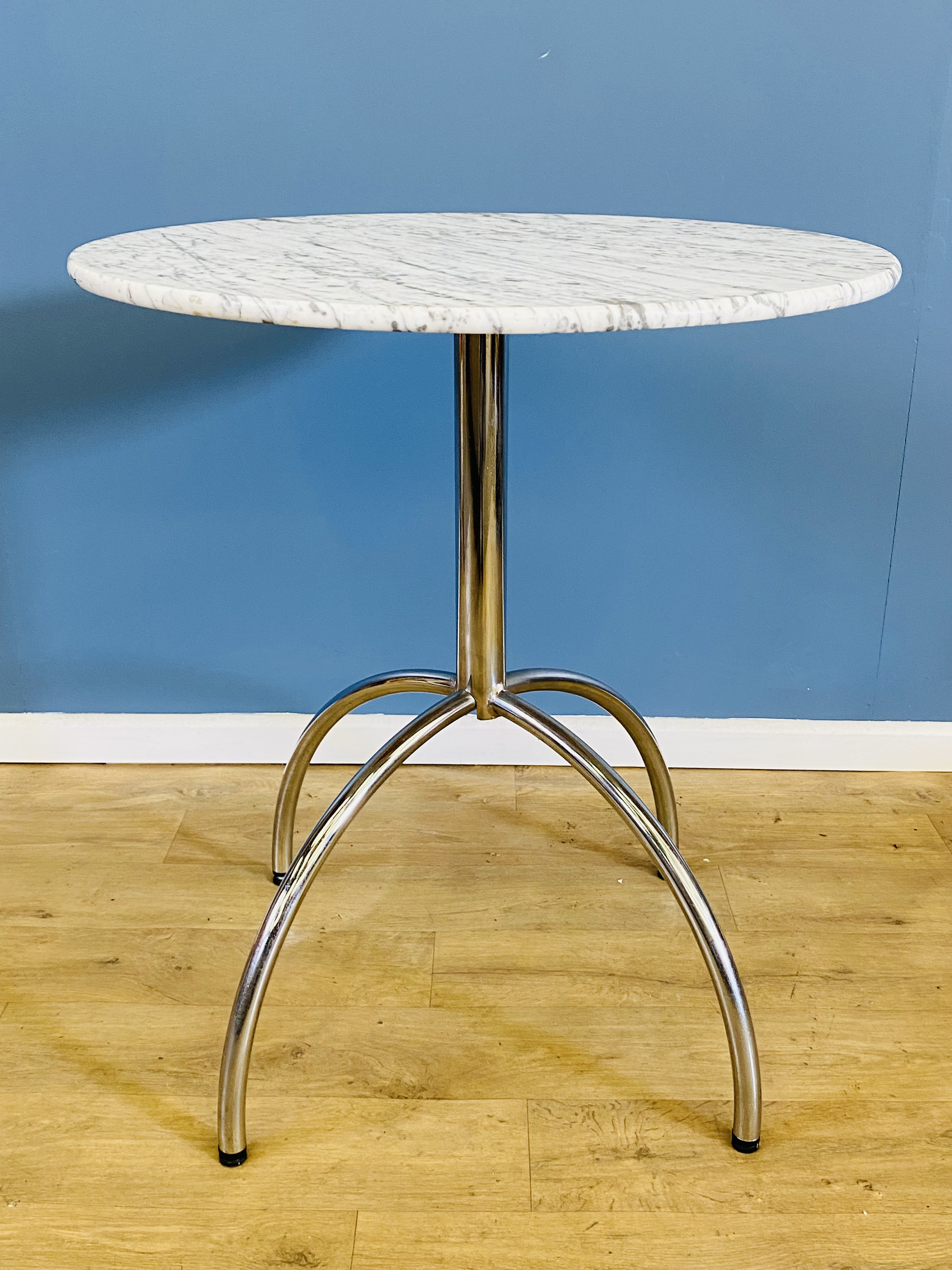 Contemporary marble topped table - Image 3 of 4