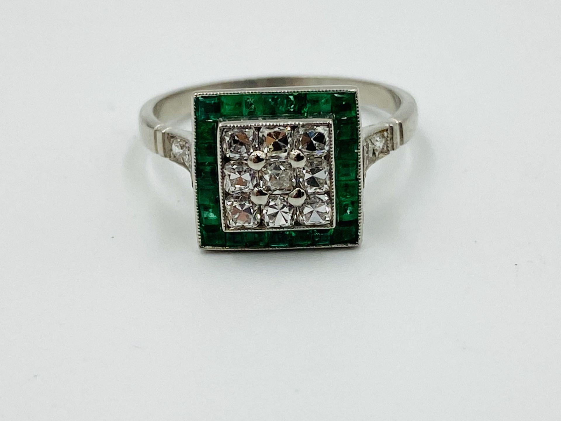 White gold, emerald and diamond ring - Image 2 of 6