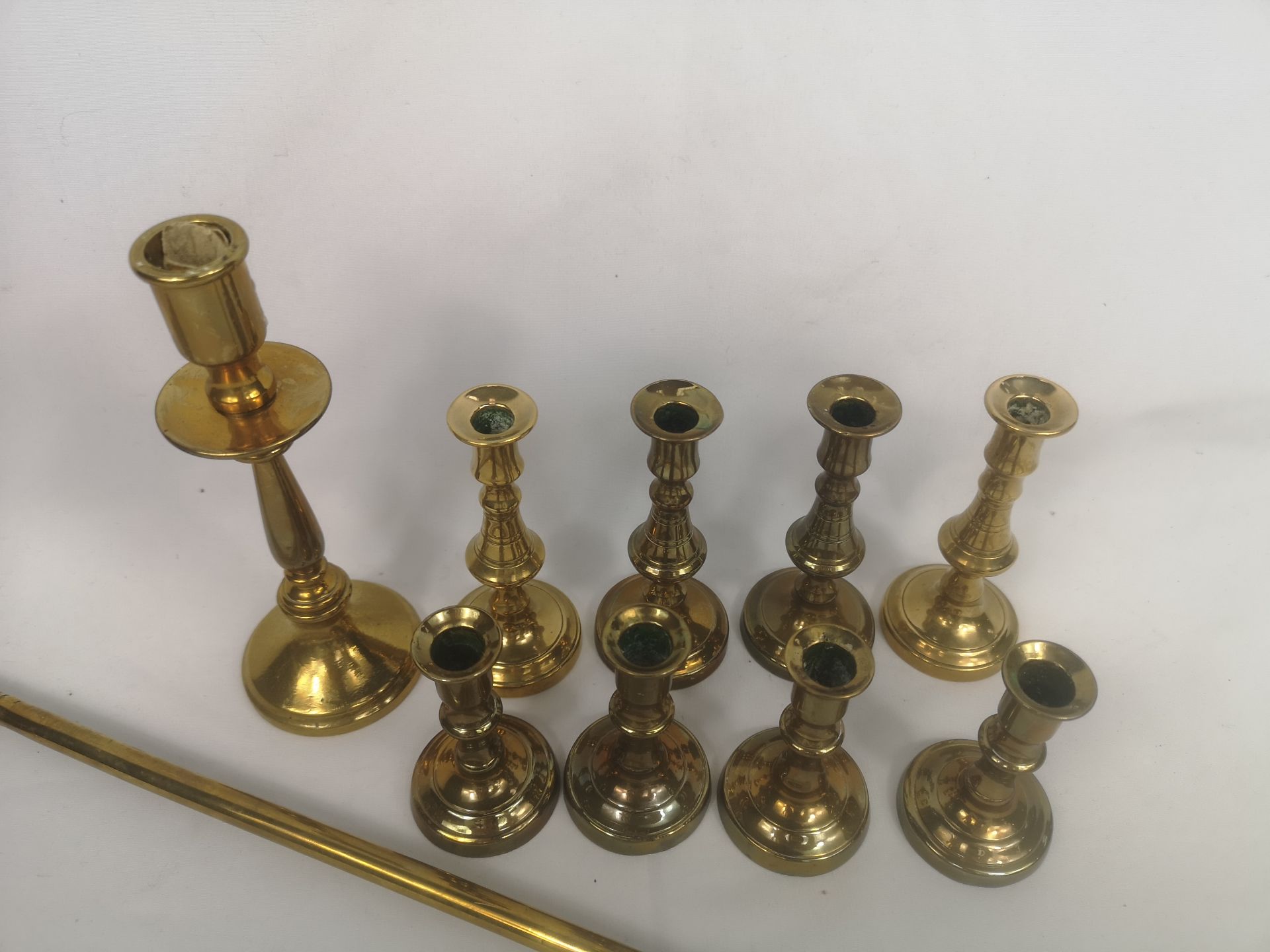 Four pairs of brass candlesticks - Image 4 of 5