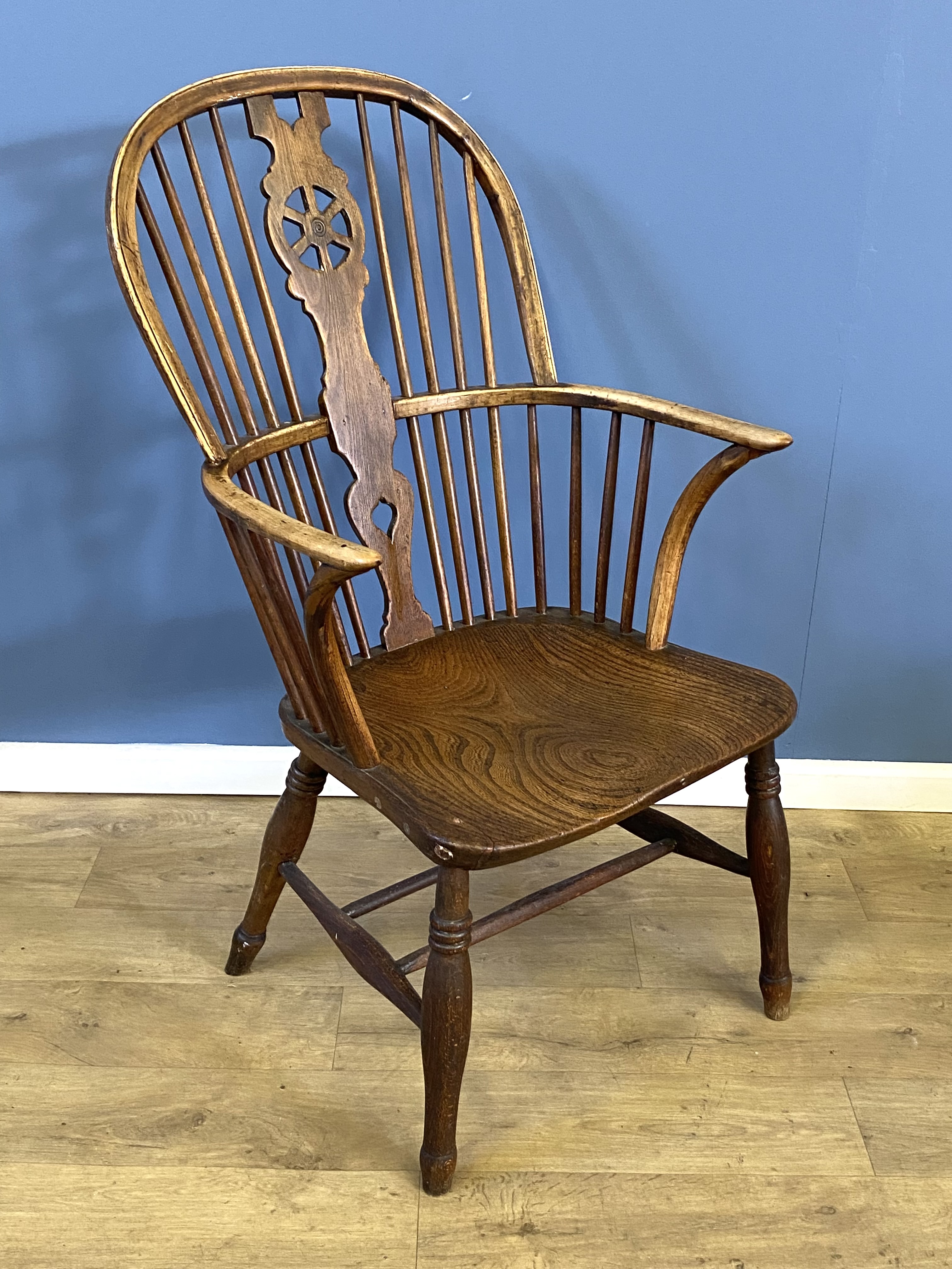 Elm Windsor armchair - Image 4 of 4