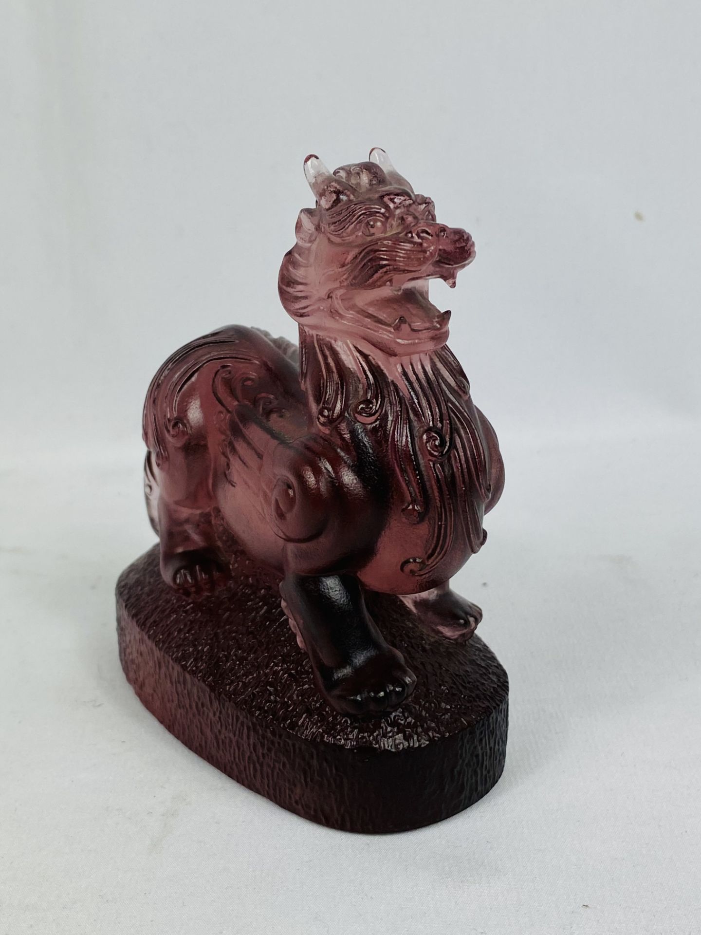 Amethyst coloured glass Dog of Foo paperweight - Image 2 of 5